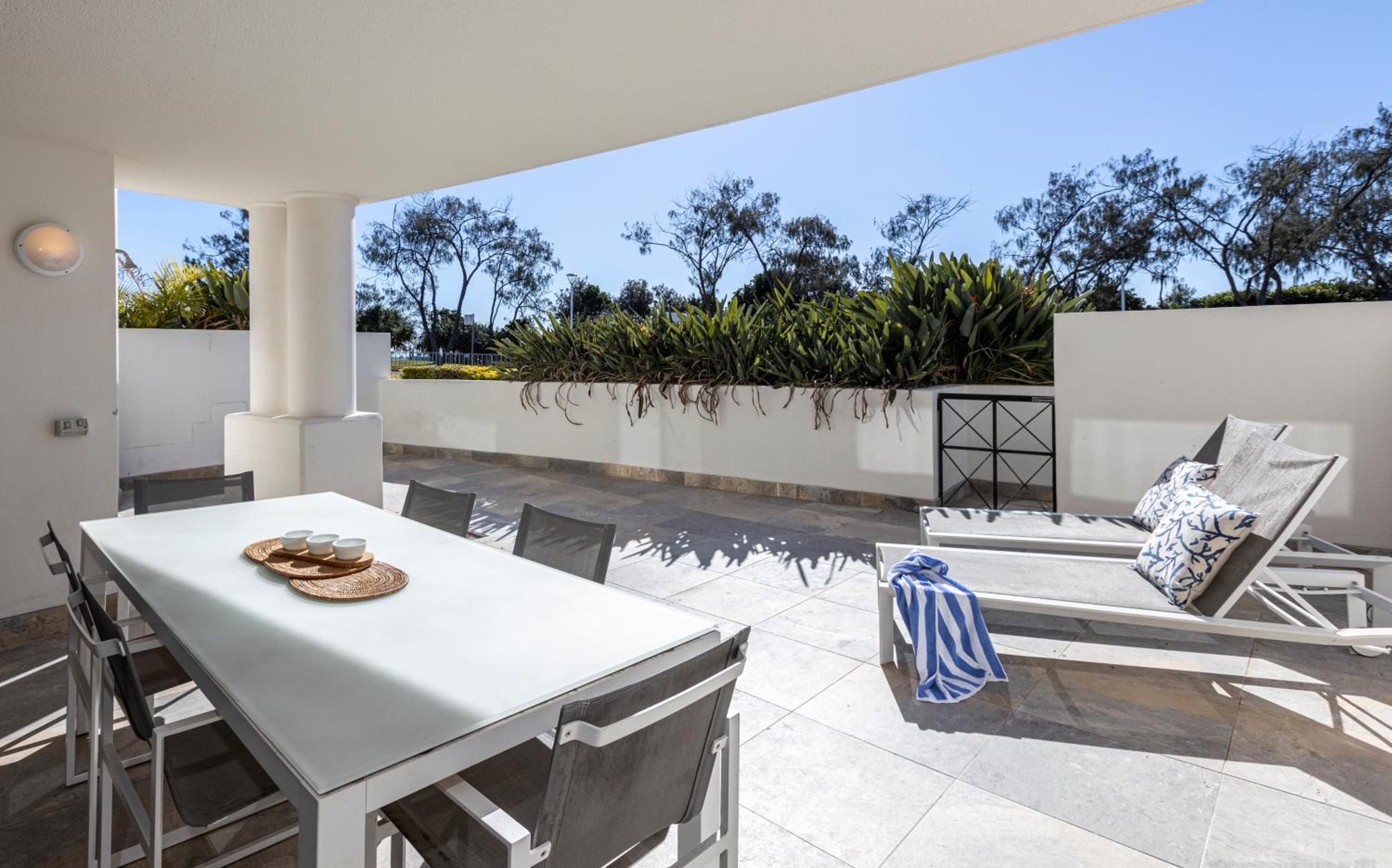 Deluxe Two-Bedroom Beachfront Apartment - Ground Floor (Apt 3) photo 2