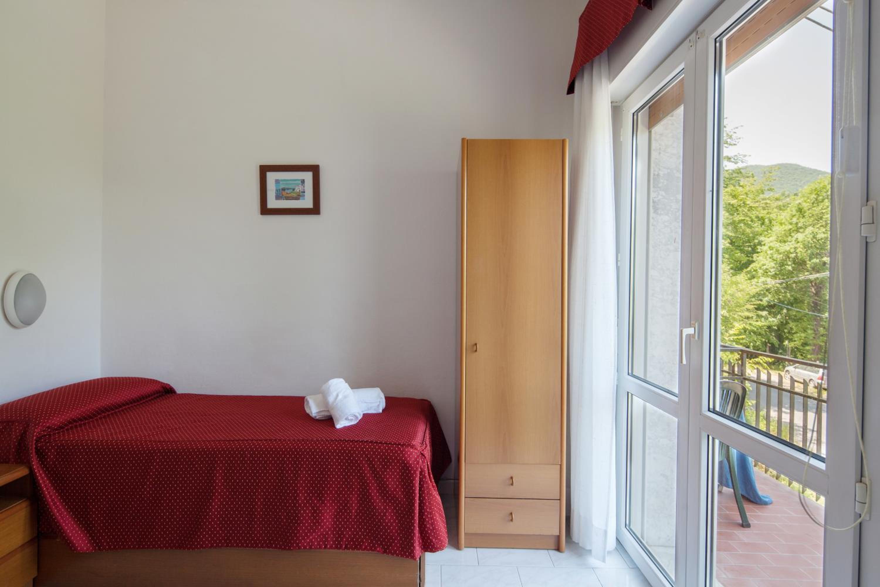 Single Room photo 3