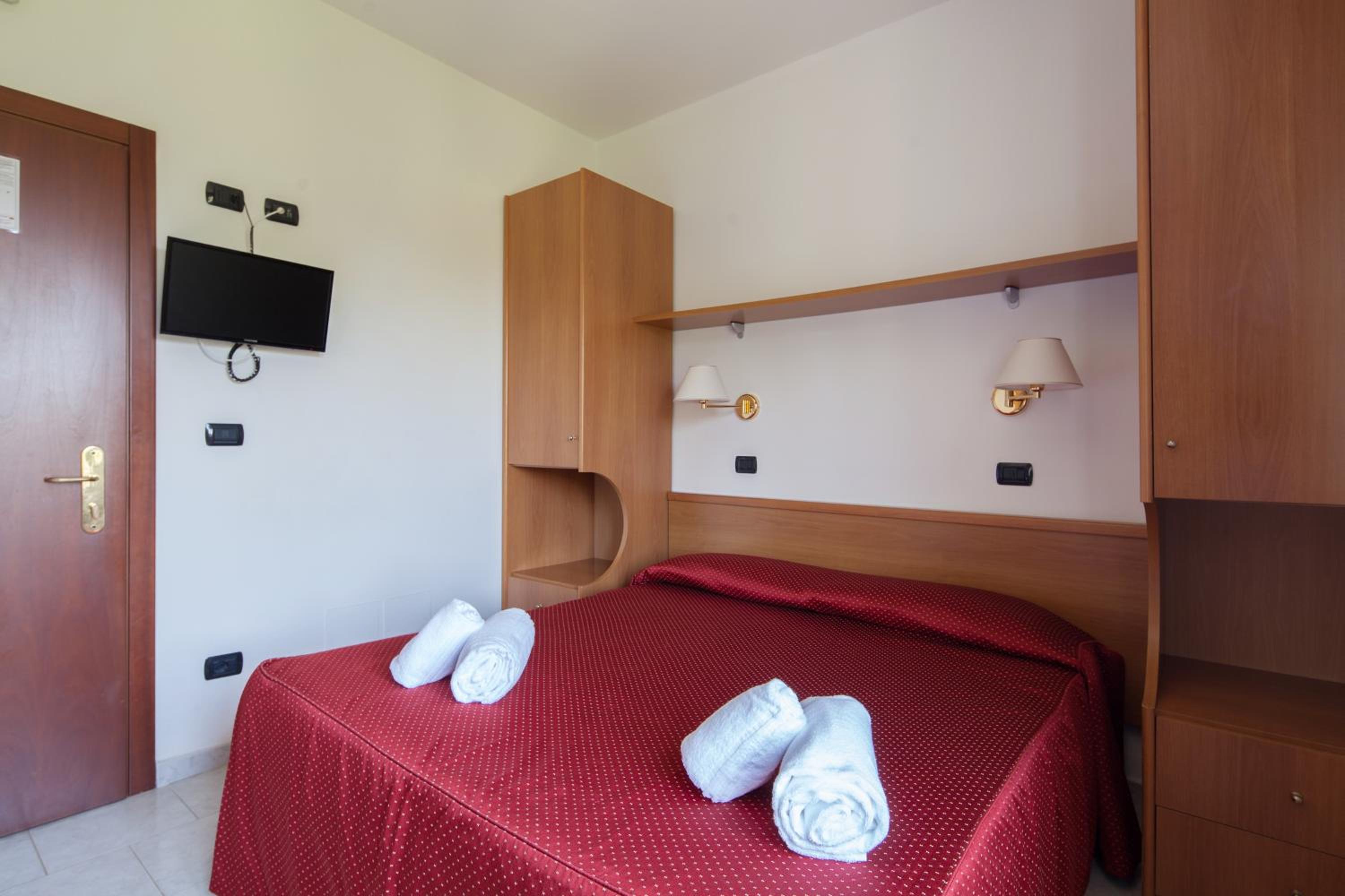 Double Room - Photo 4