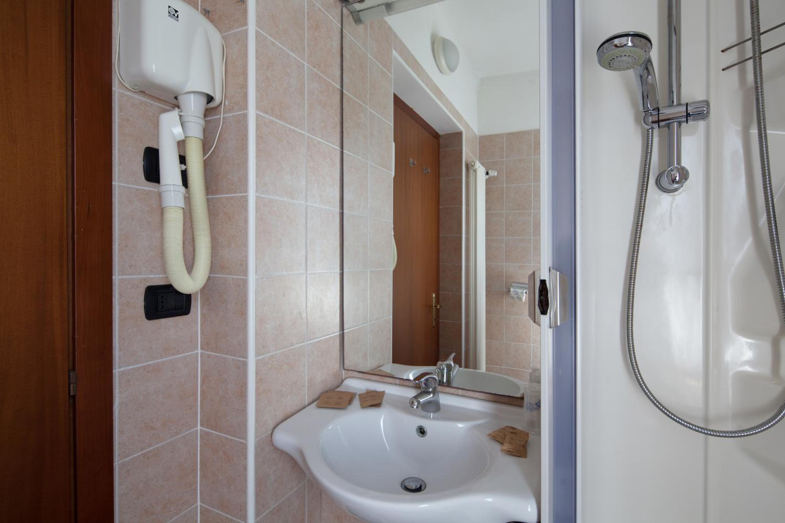 Double Room - Photo 2