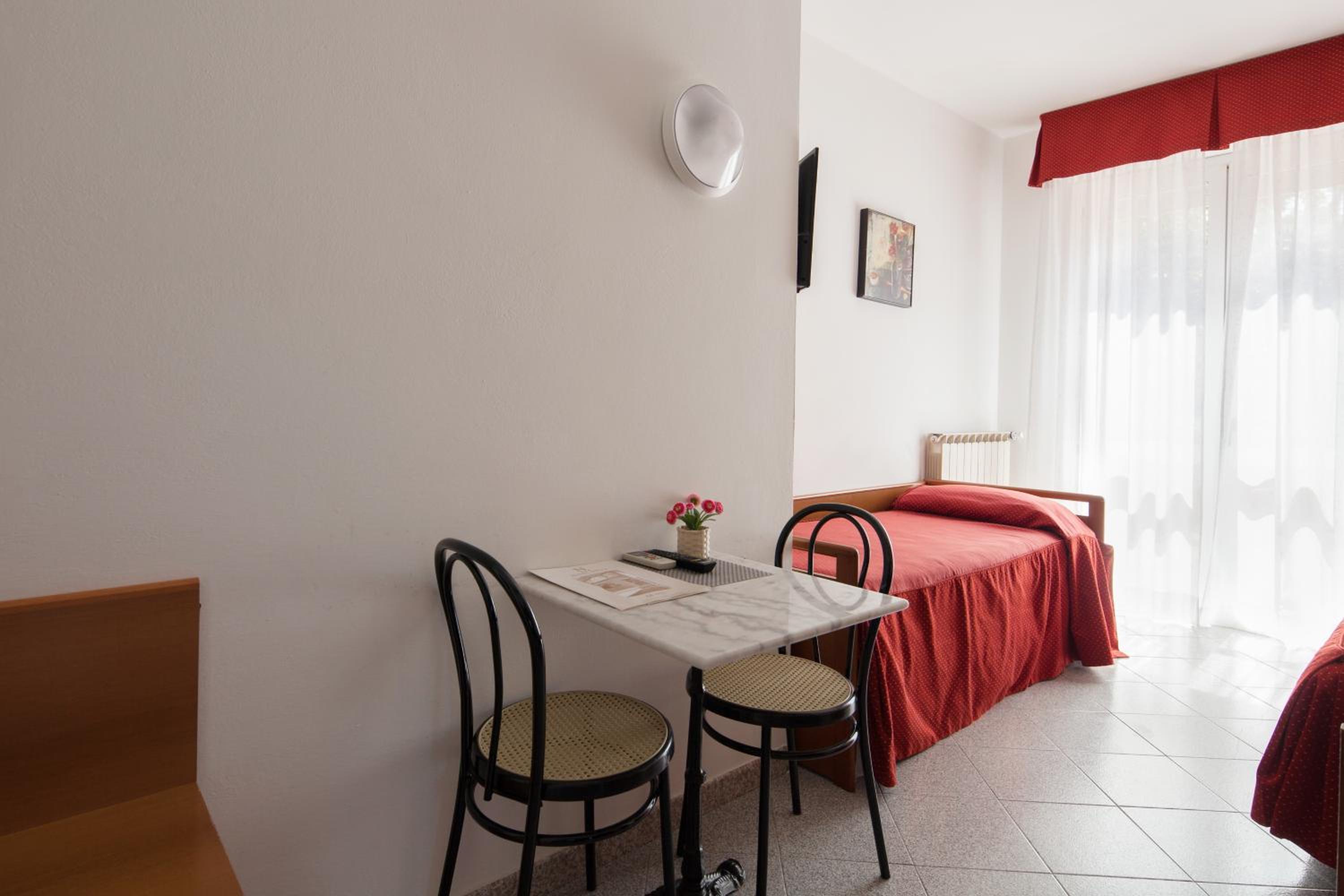 Triple Room - Photo 6