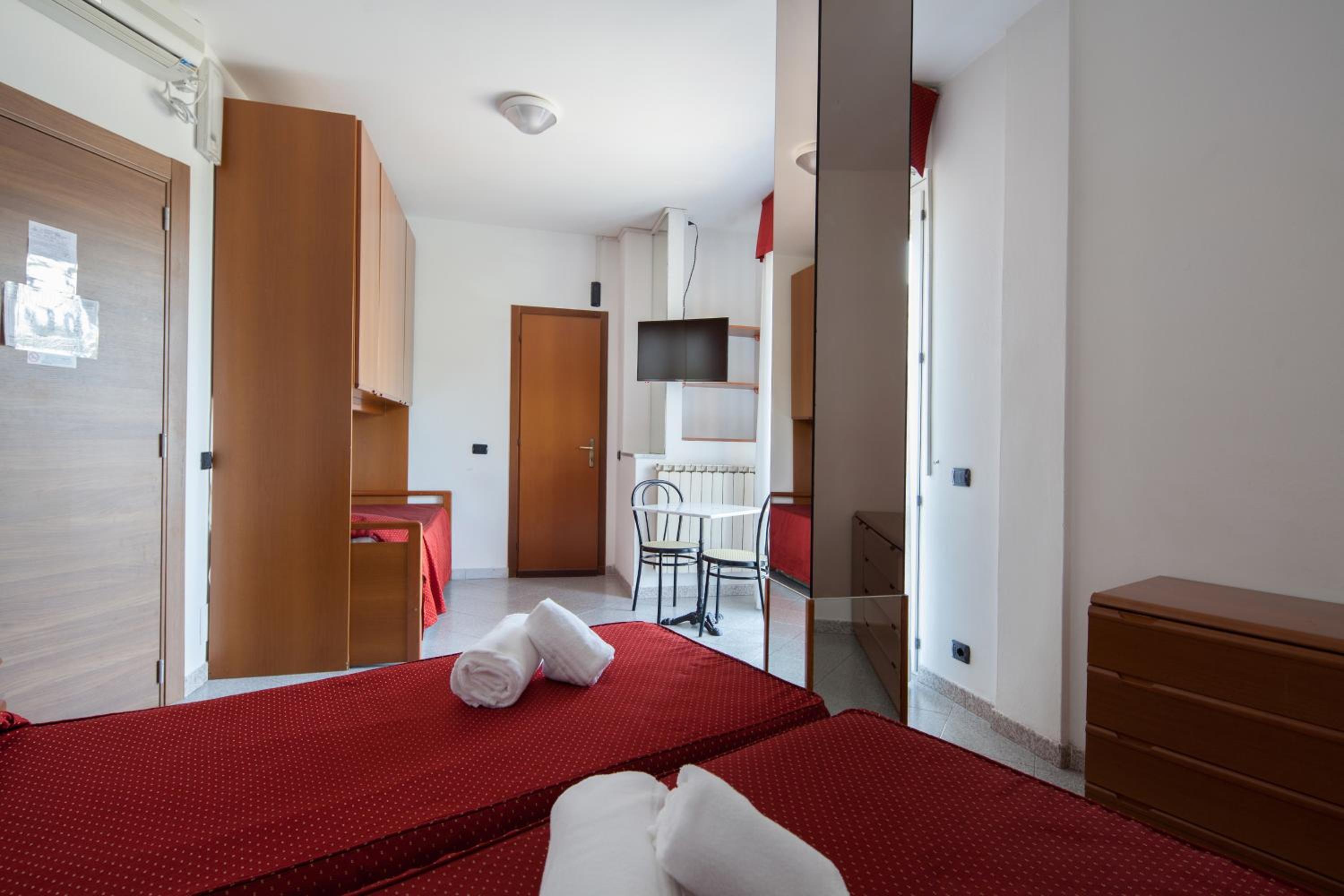 Triple Room - Photo 7
