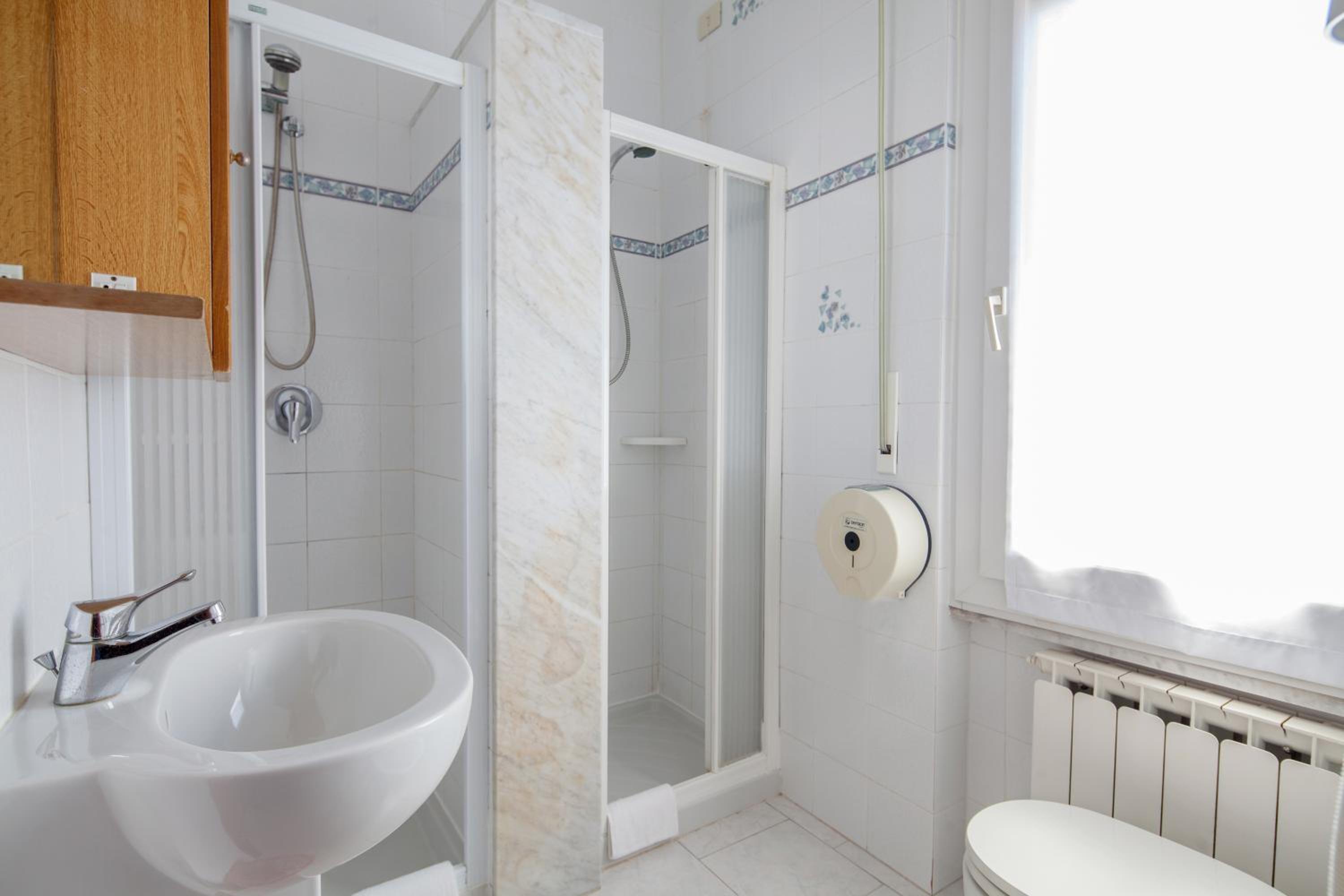 Classic Quadruple Room - Photo 5