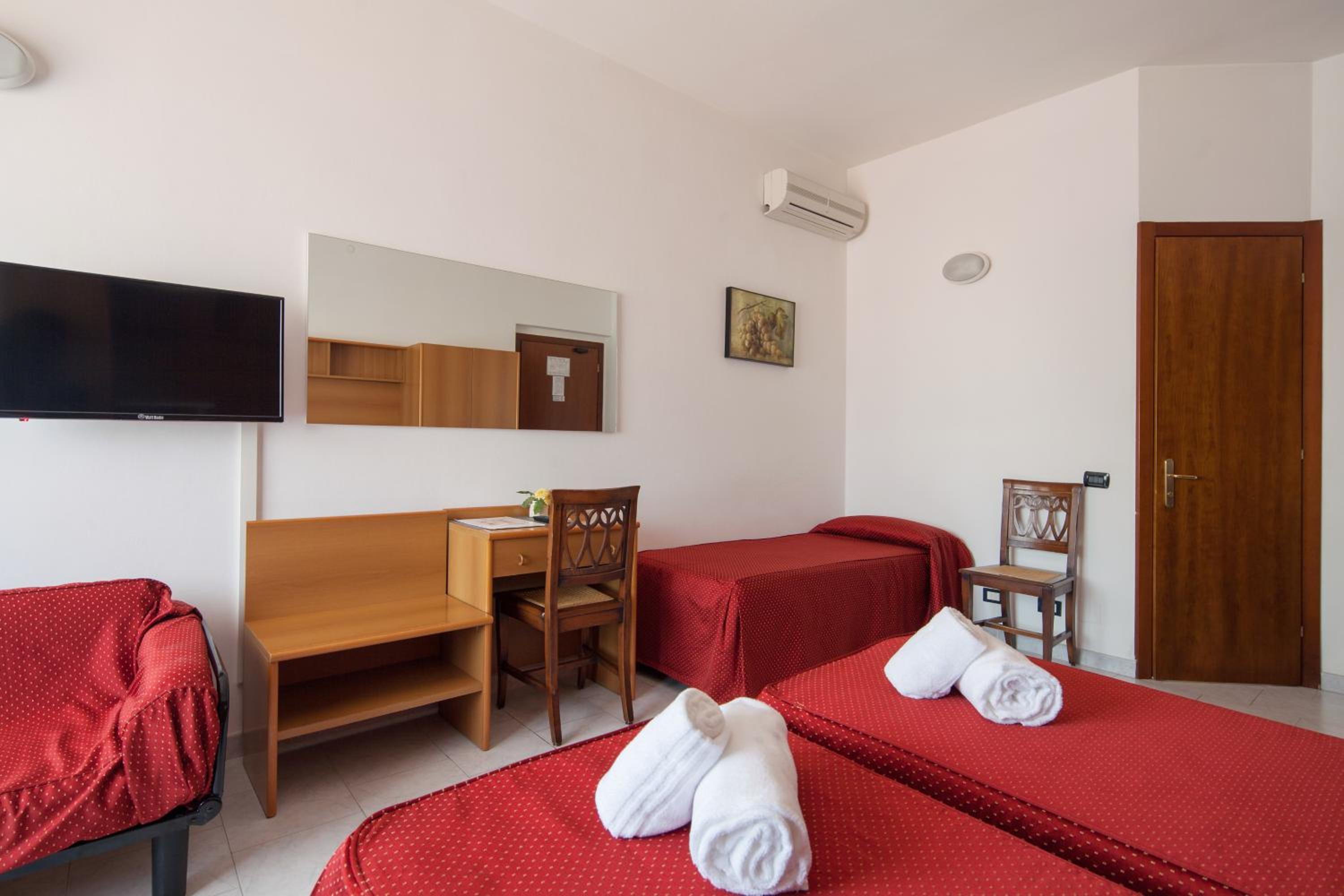 Classic Quadruple Room - Photo 4