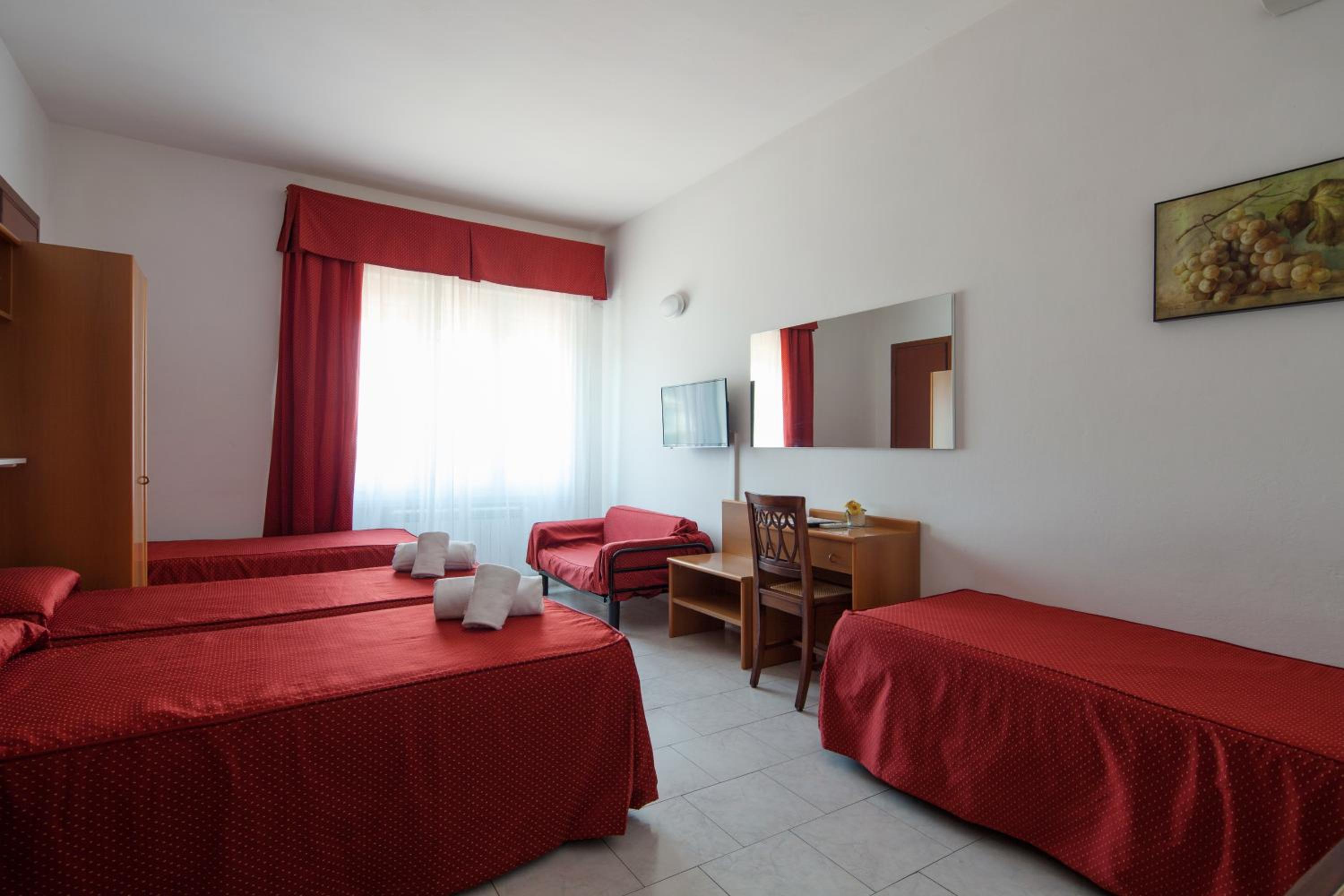 Classic Quadruple Room - Photo 1