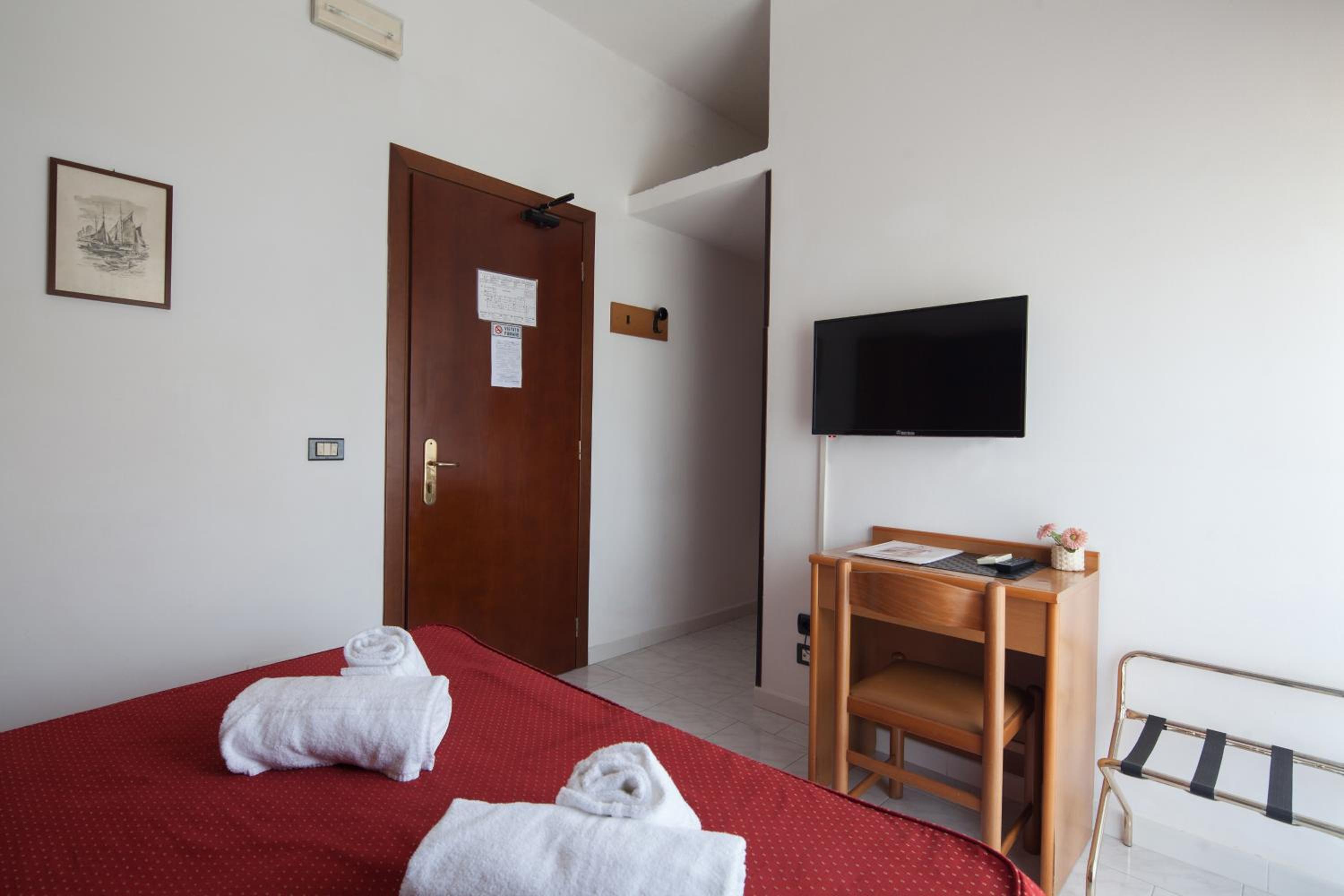 Economy Double or Twin Room - Photo 13