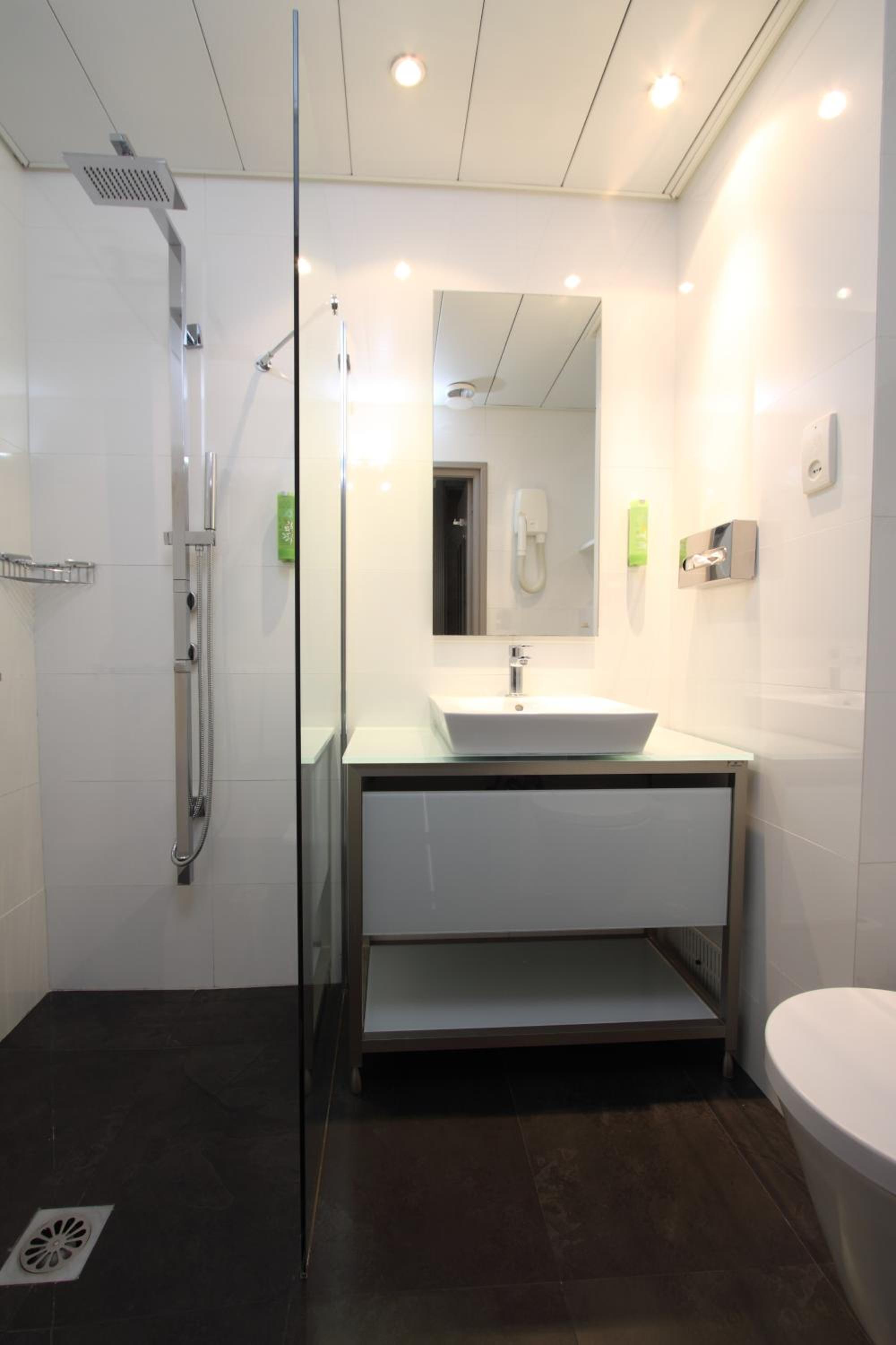 Double Room with Balcony - Photo 21