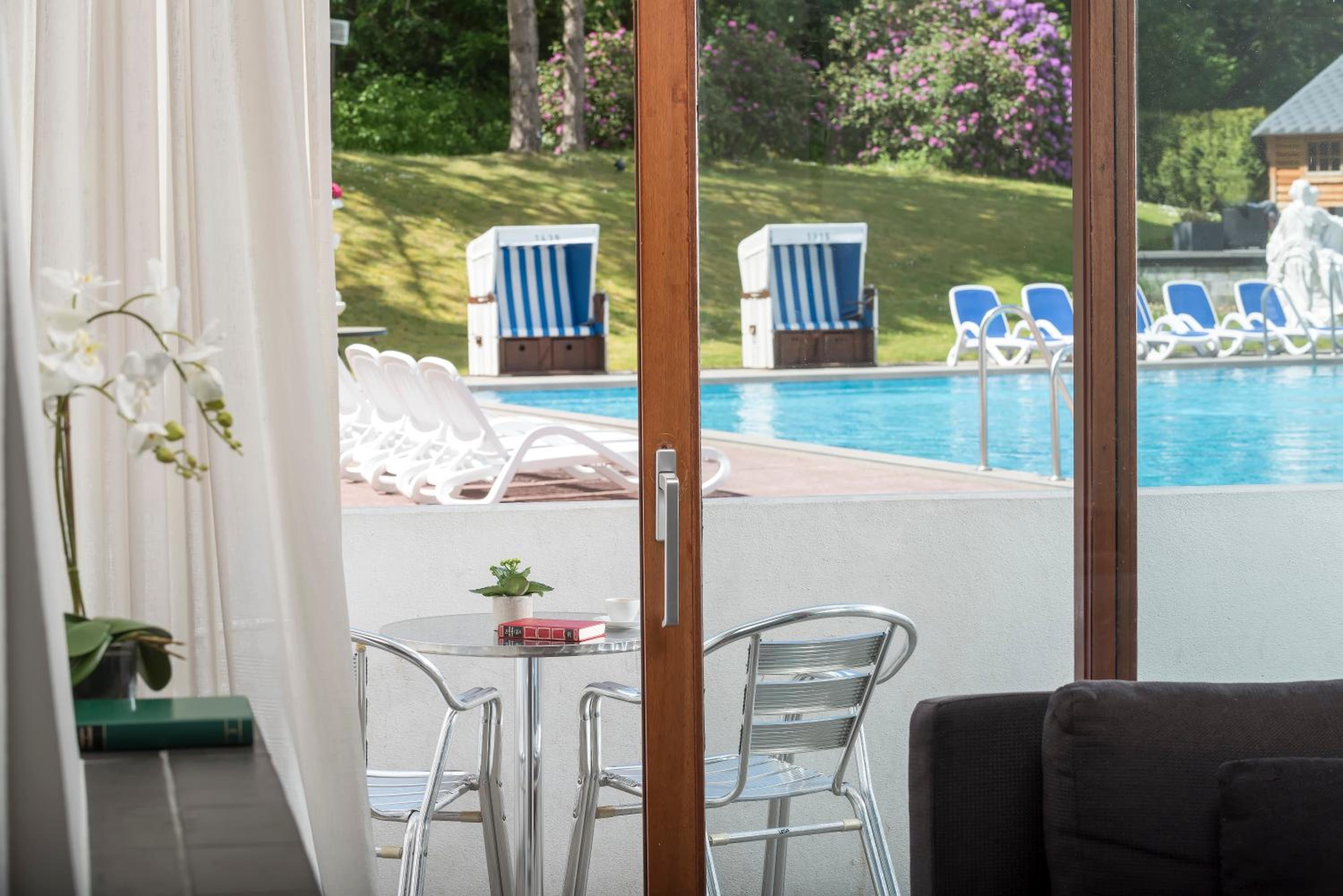 Pool Suite - Photo 4