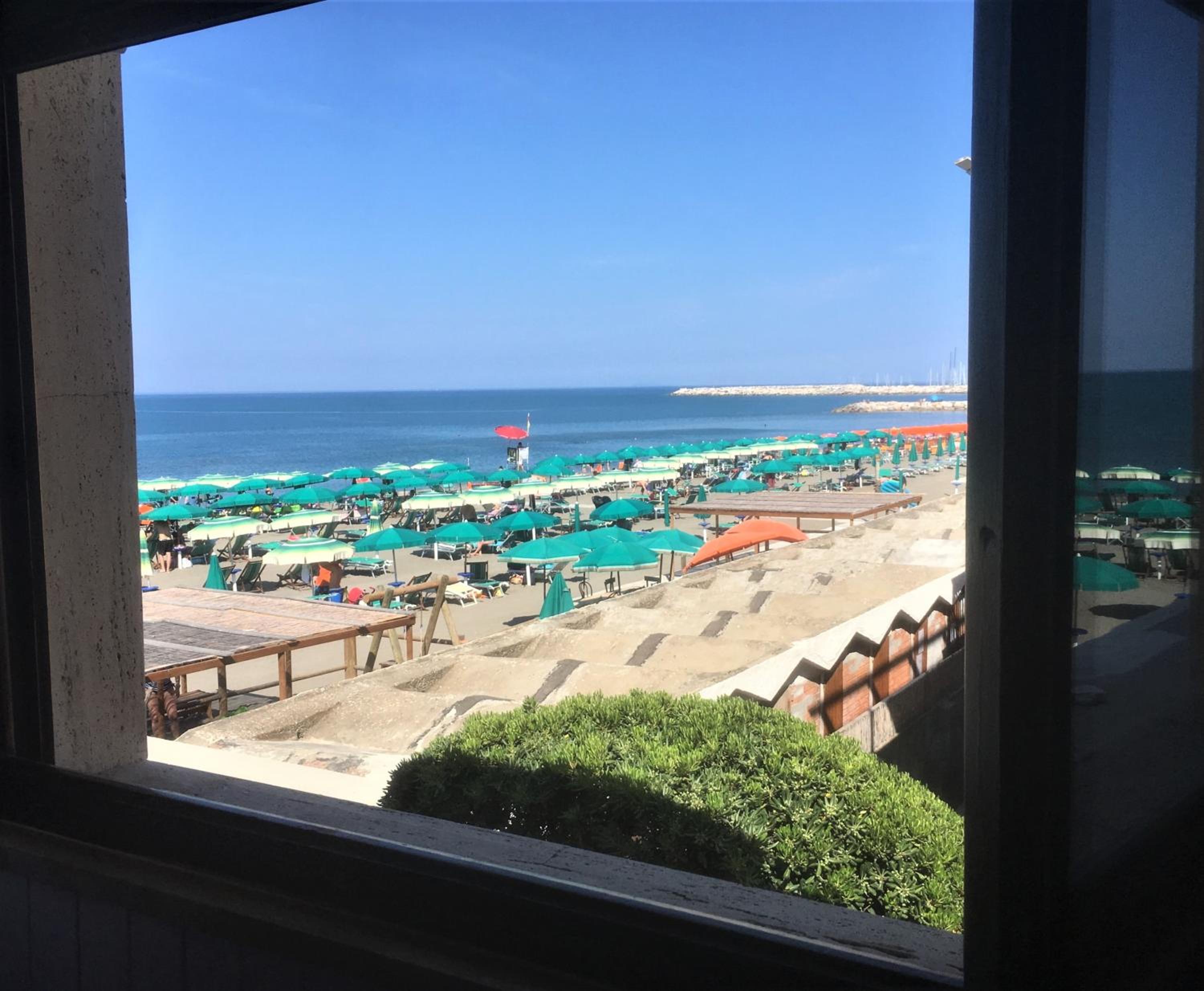 Double or Twin Room with Sea View - Photo 4