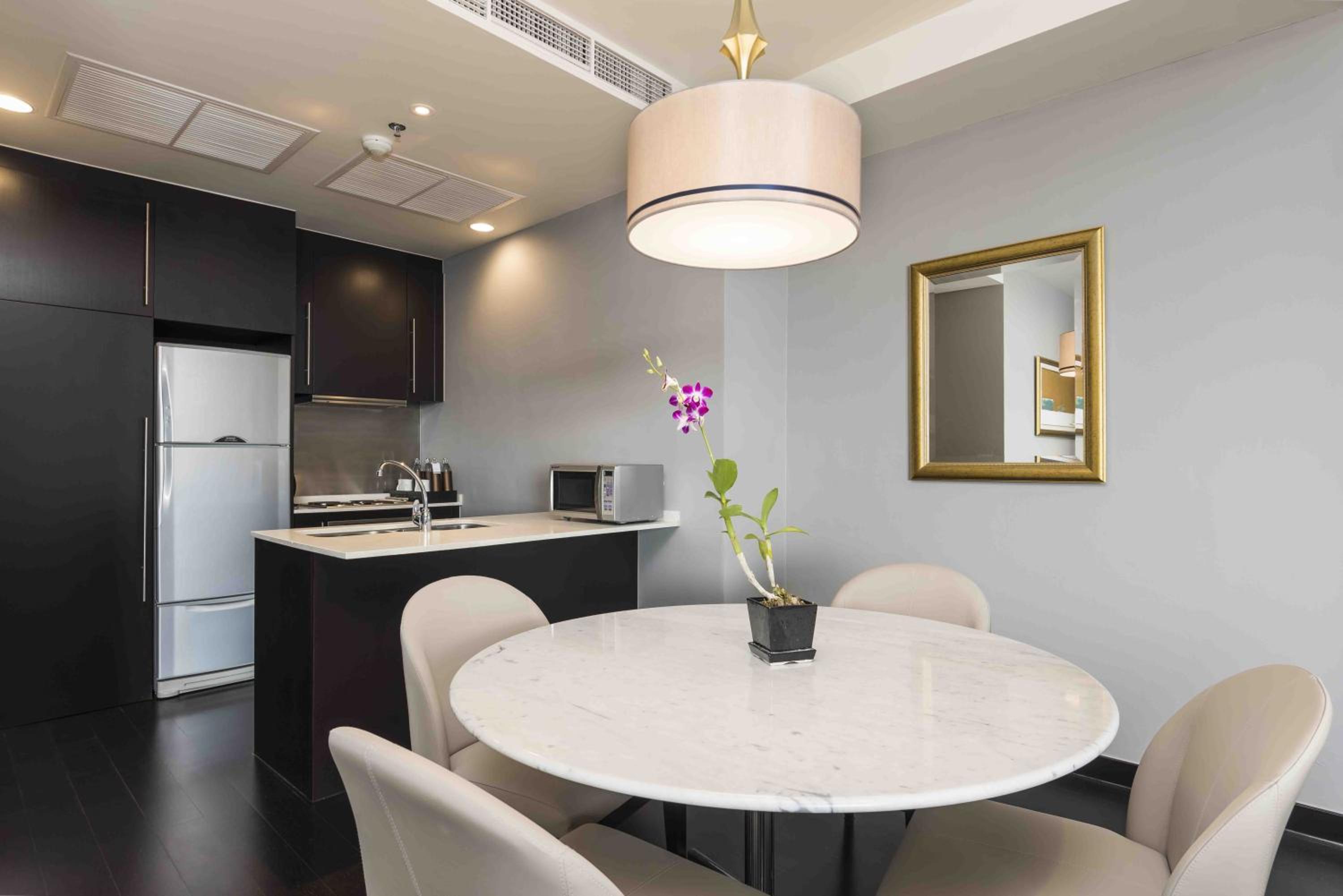 Two Bedroom Club Suite City View thumbnail 6