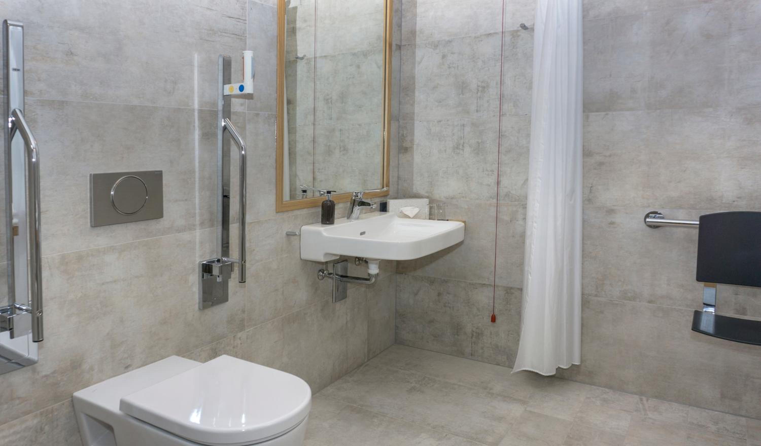 Queen Room - Disability Access photo 3