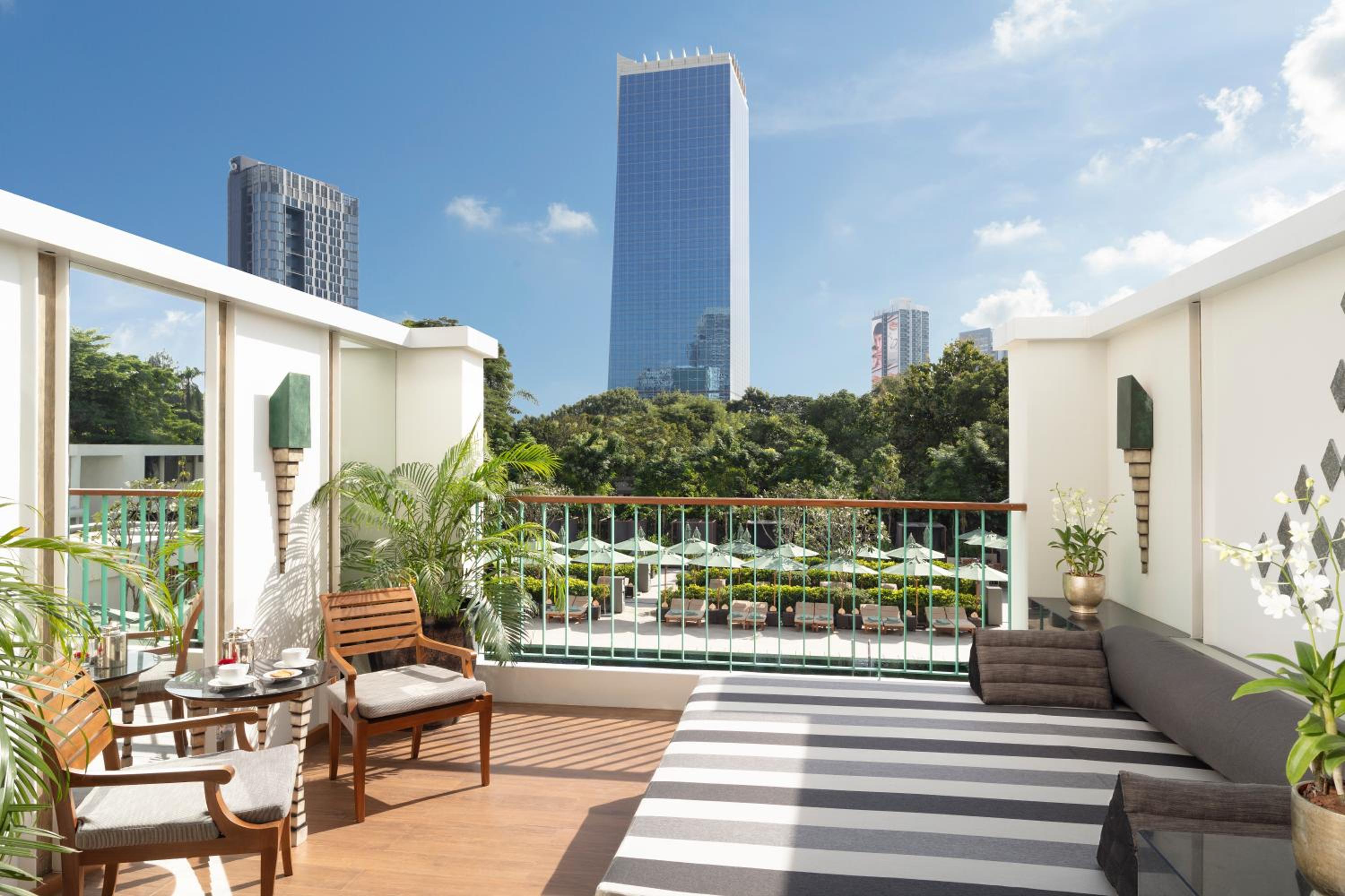 Club King Room with Balcony