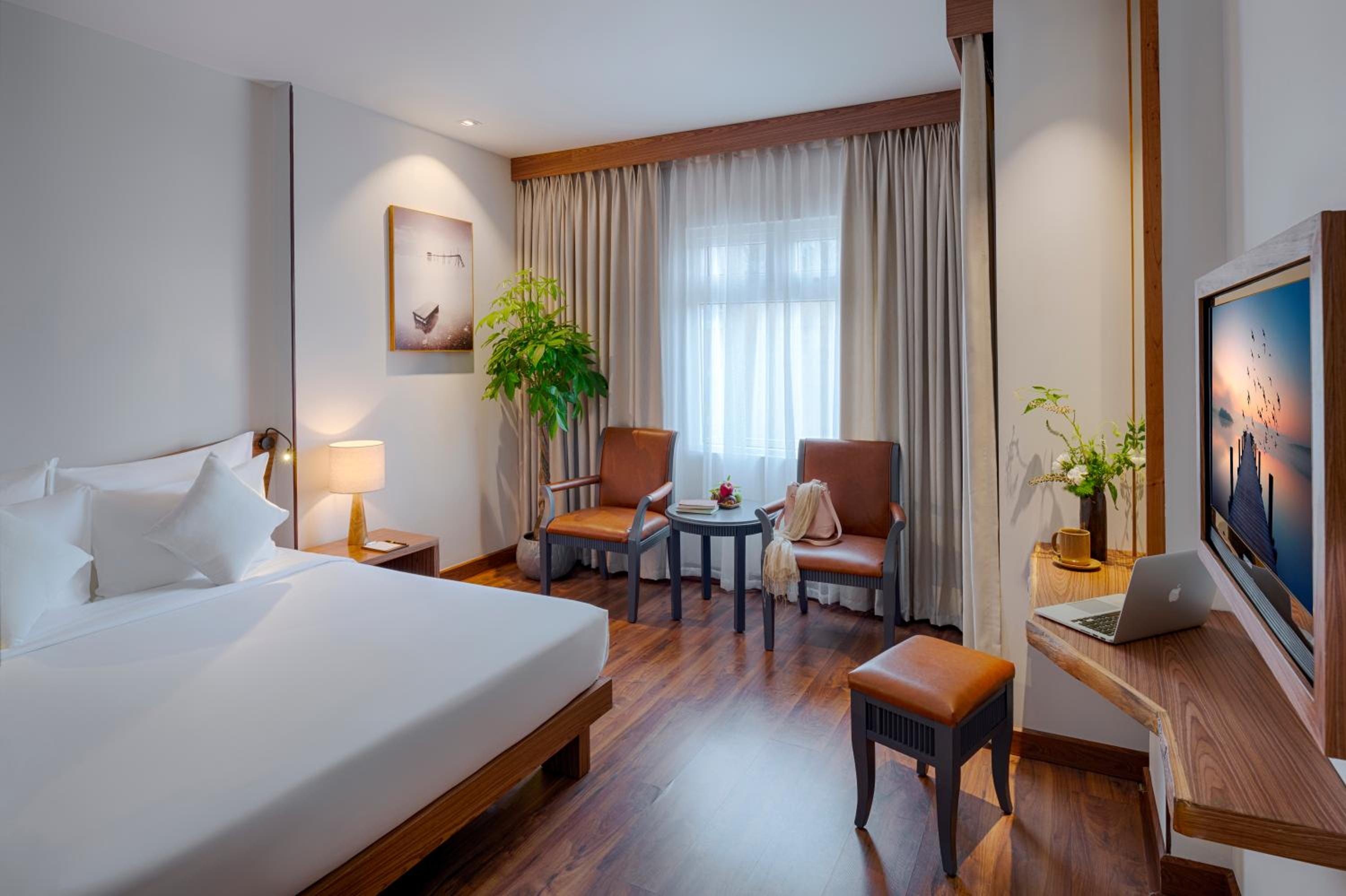 Premium Double room with big window photo 1