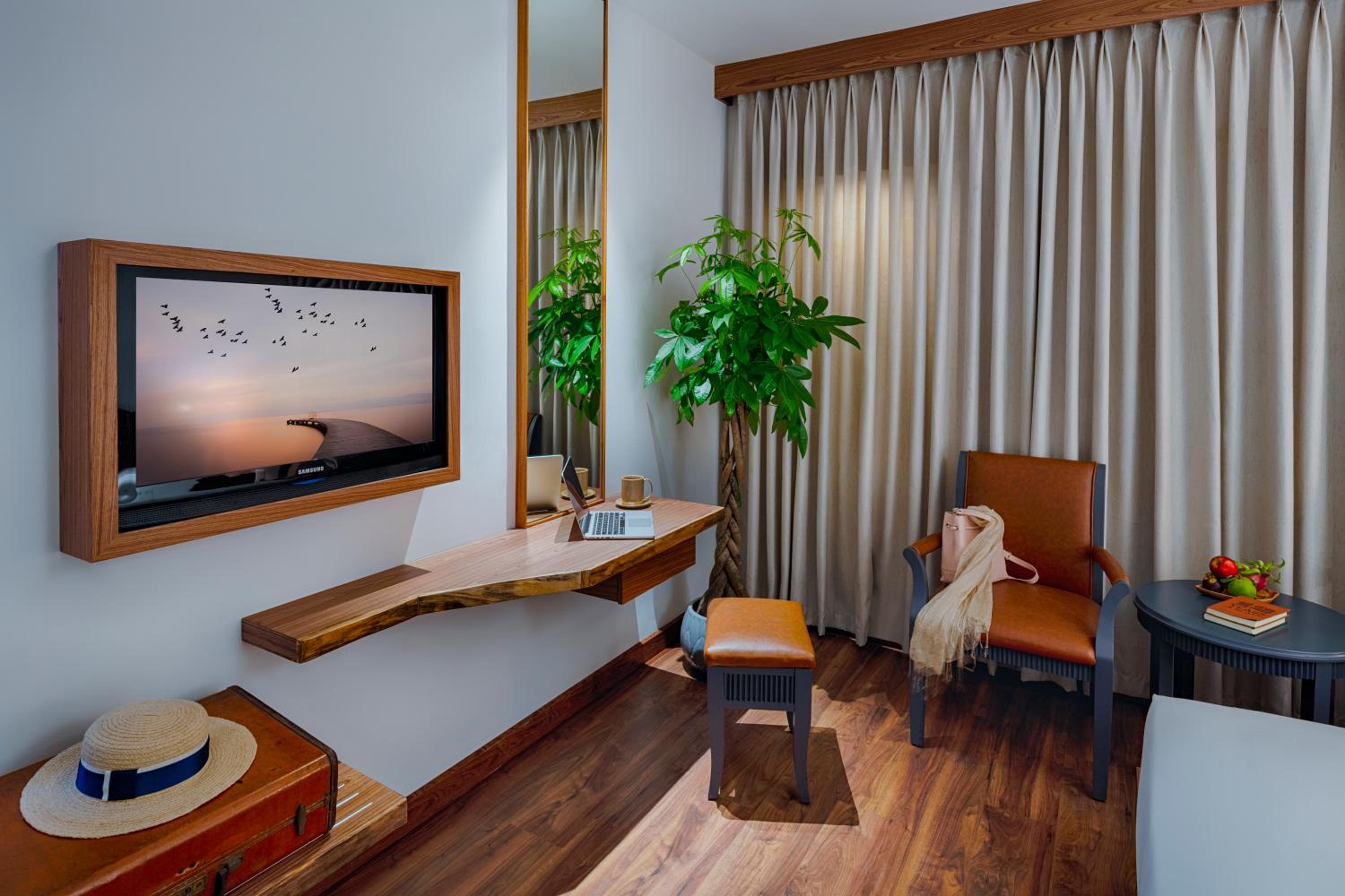 Deluxe double or twin room with small window photo 3