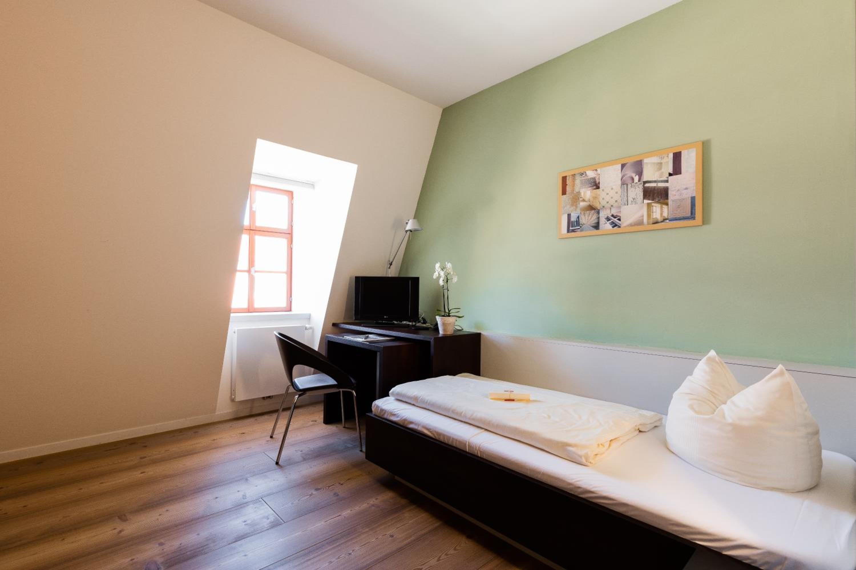 Single Room photo 2