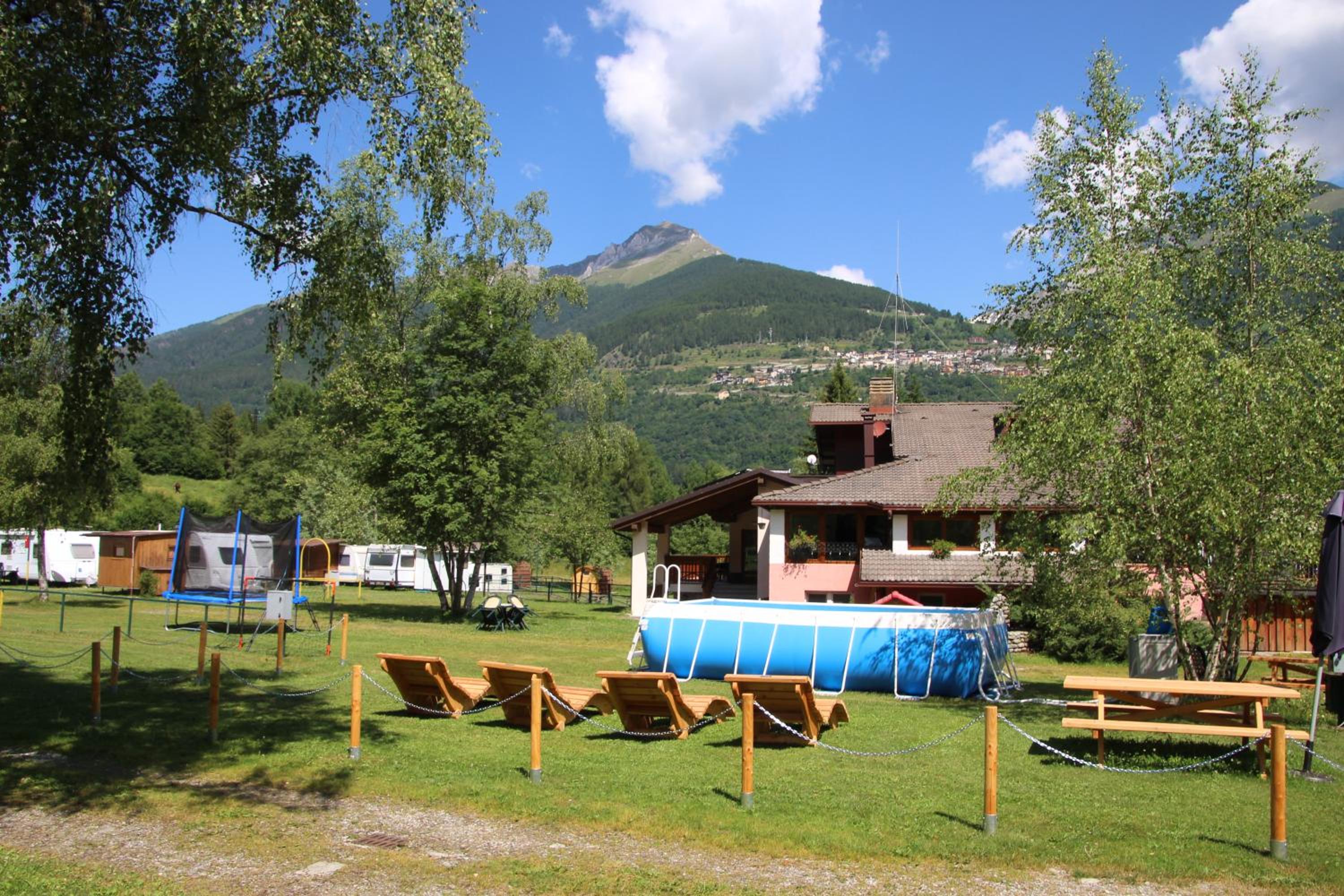 One-Bedroom Apartment with Mountain View photo 2