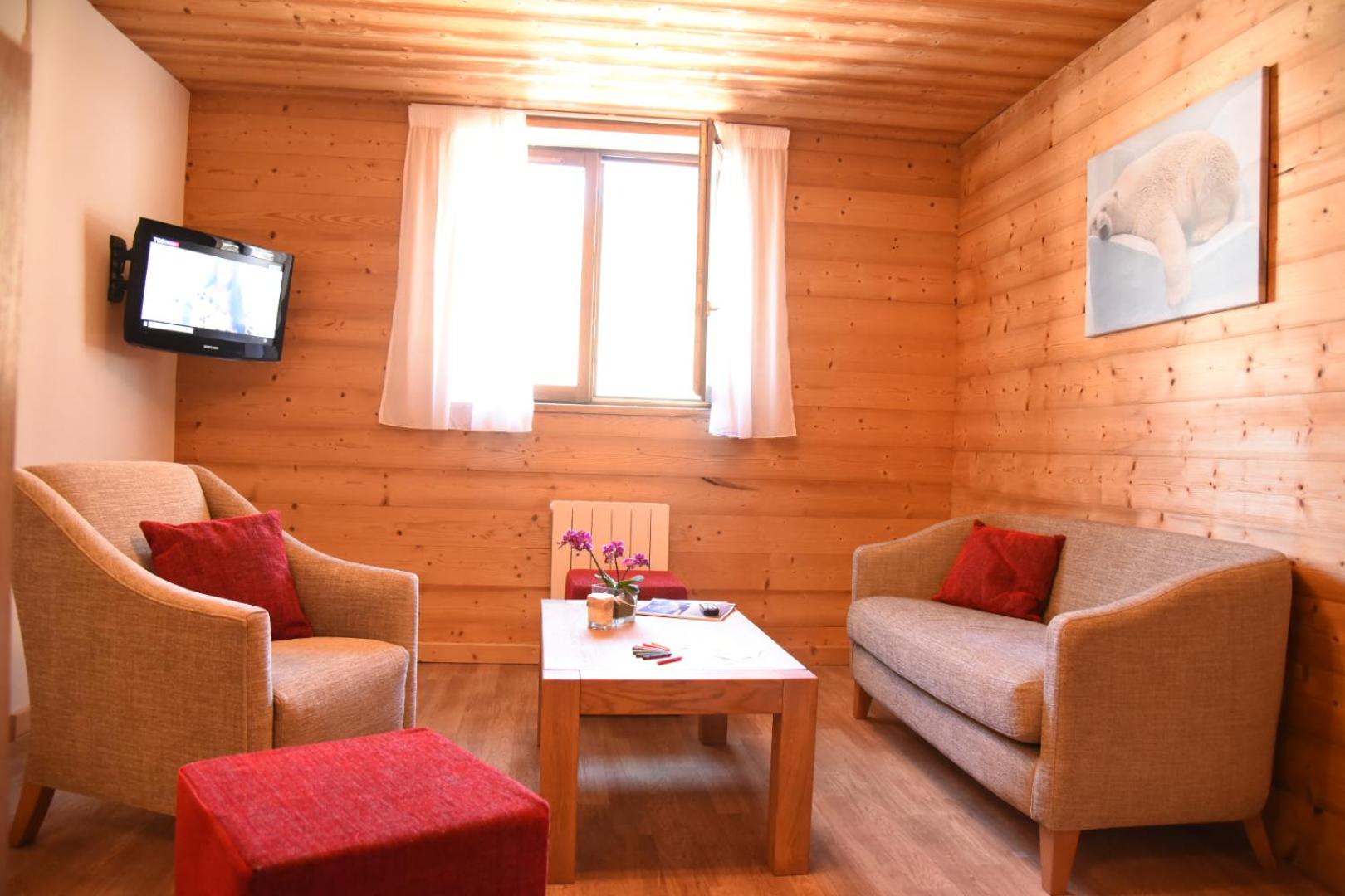 Three-Bedroom Suite - Photo 4