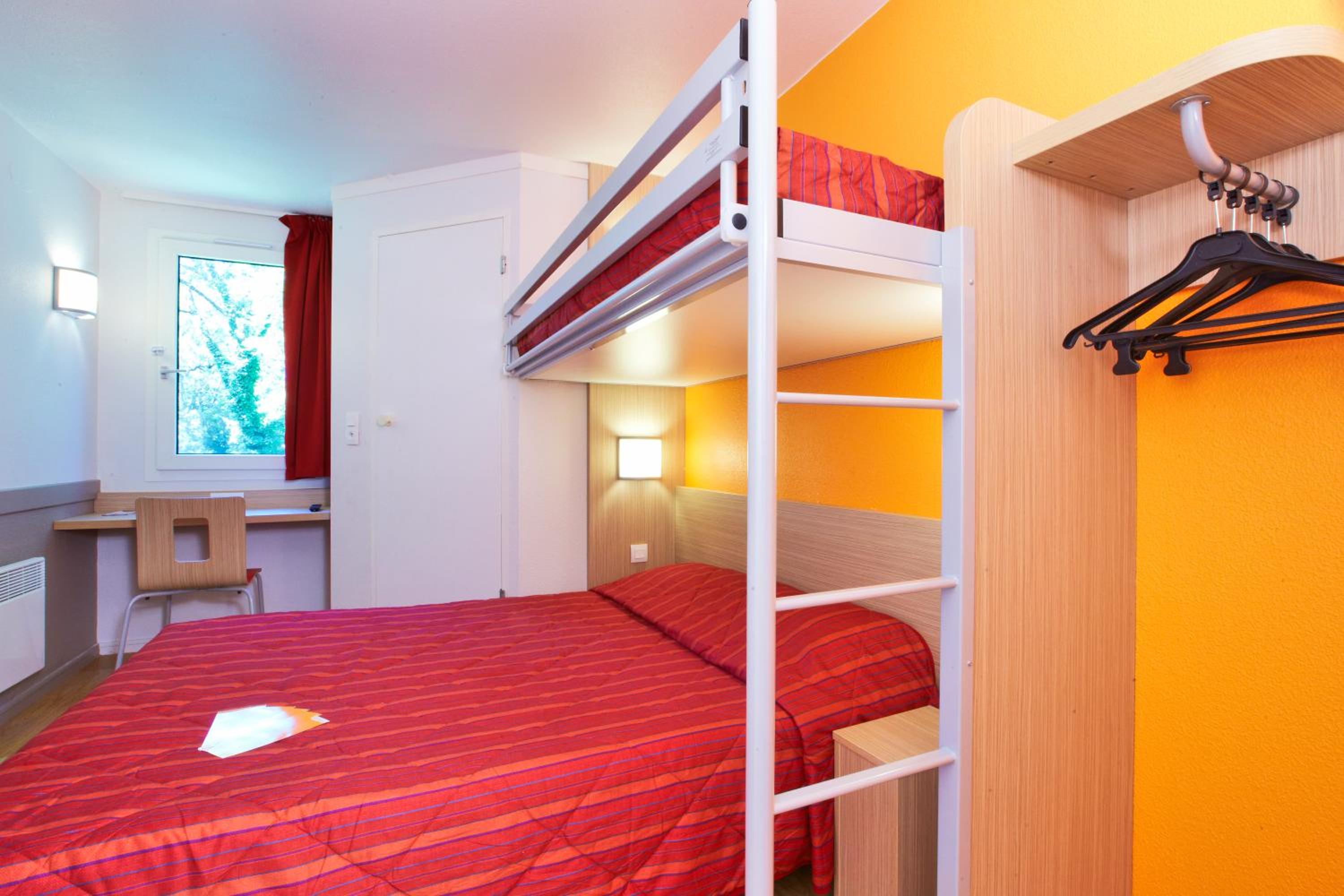 Triple Room (1 Double Bed + 1 Single Bed) - Photo 1