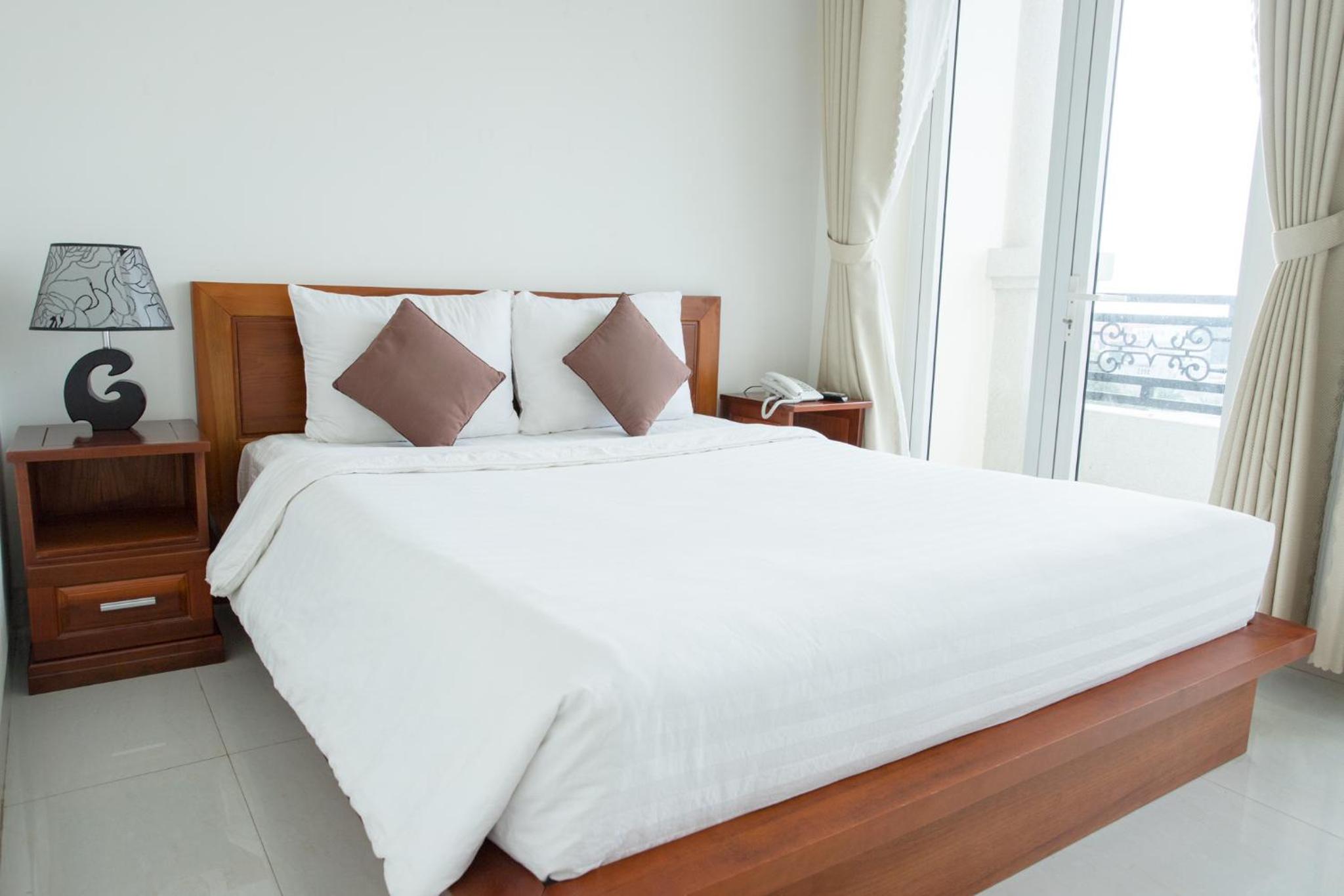 Double Room with Balcony - Photo 3