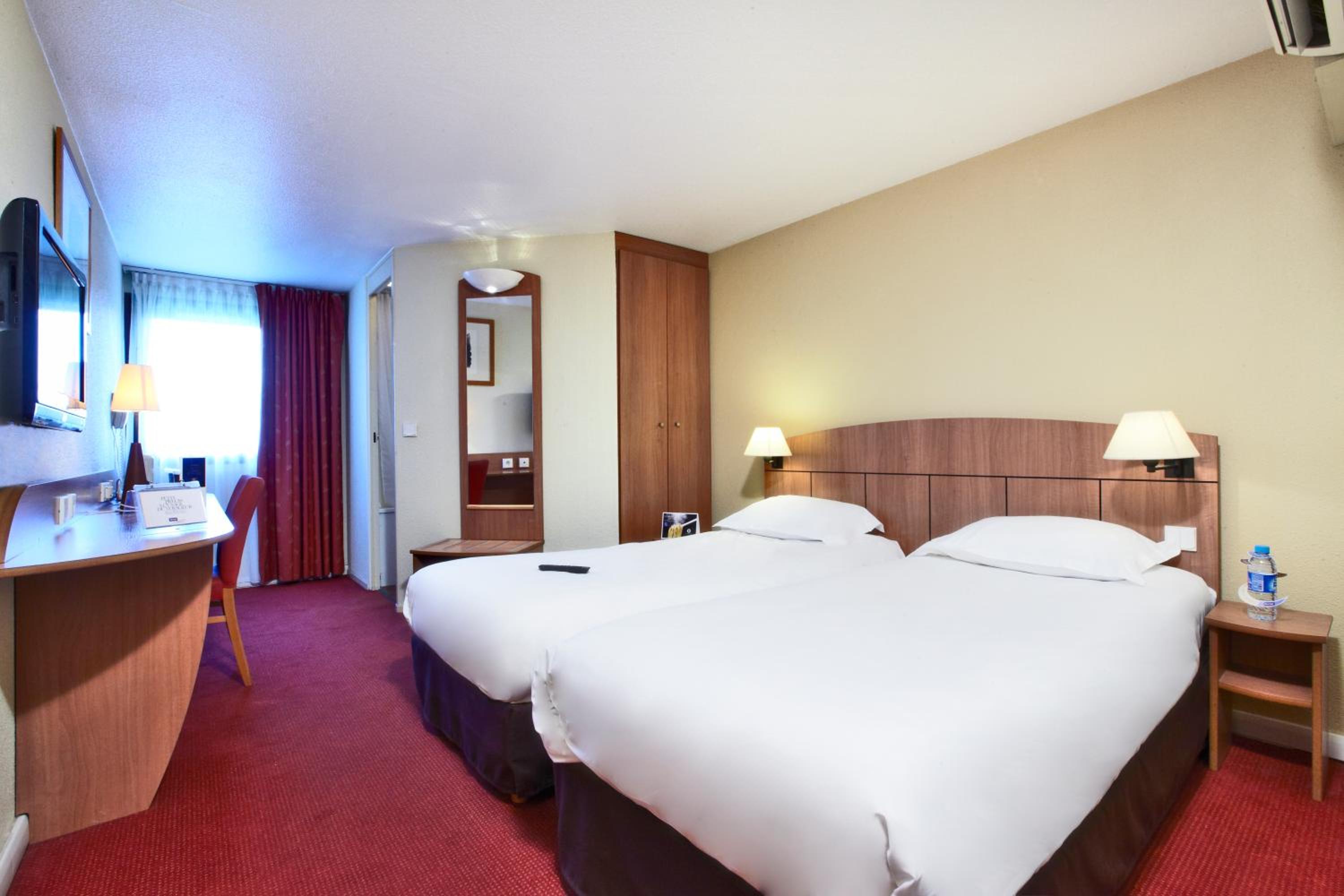 Twin Room - Photo 1