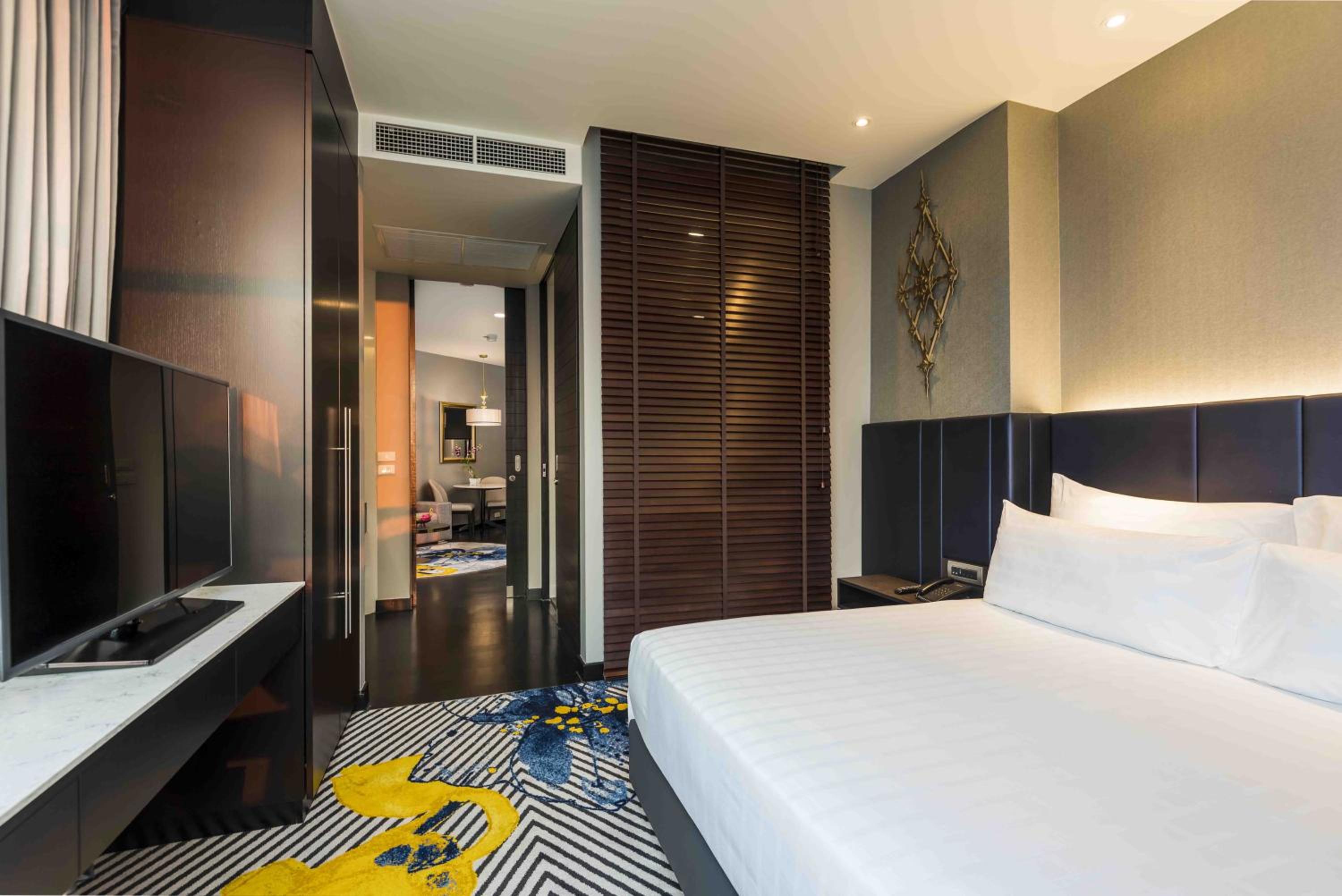 One-Bedroom Skyline Suite King