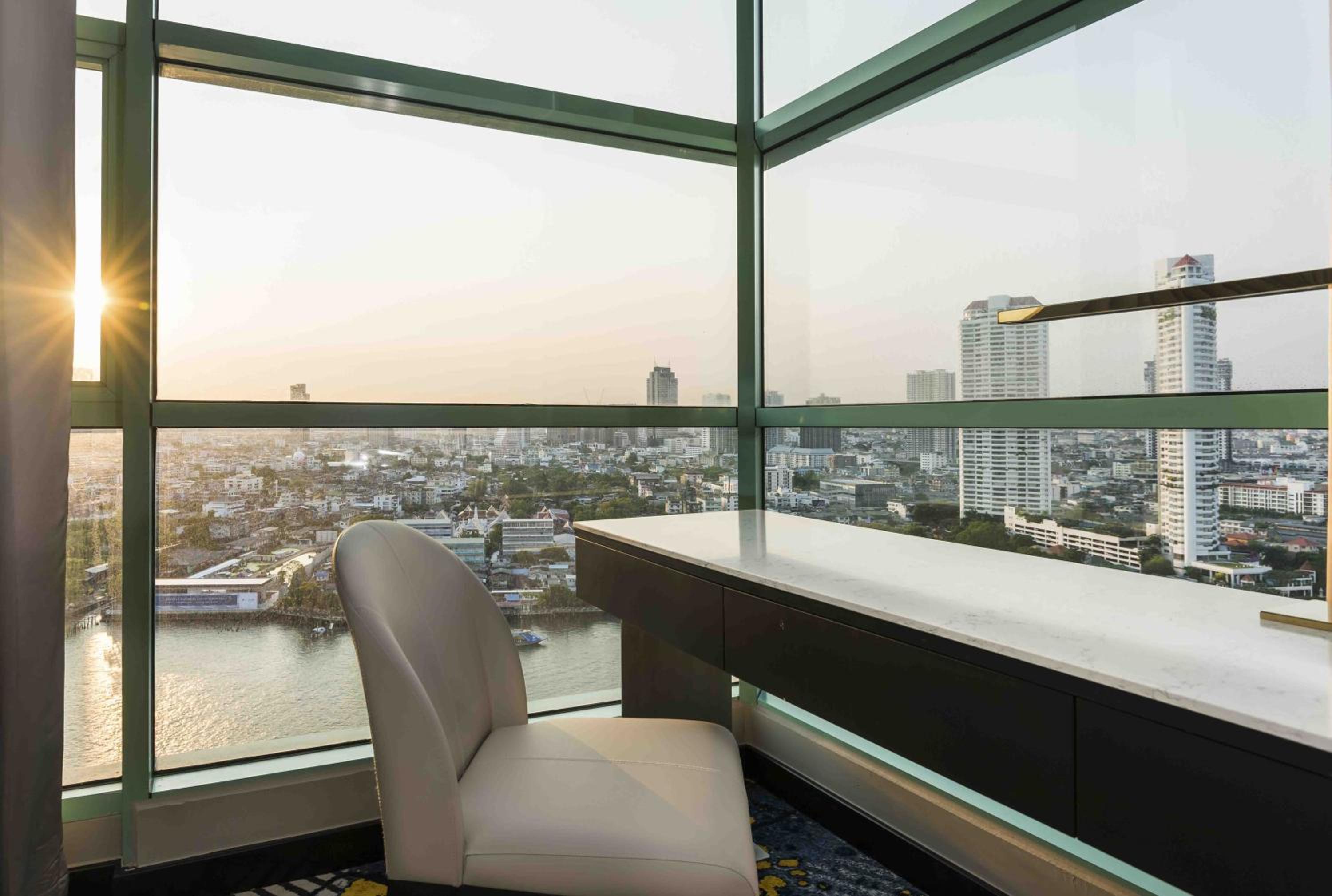 One-Bedroom Skyline Suite King