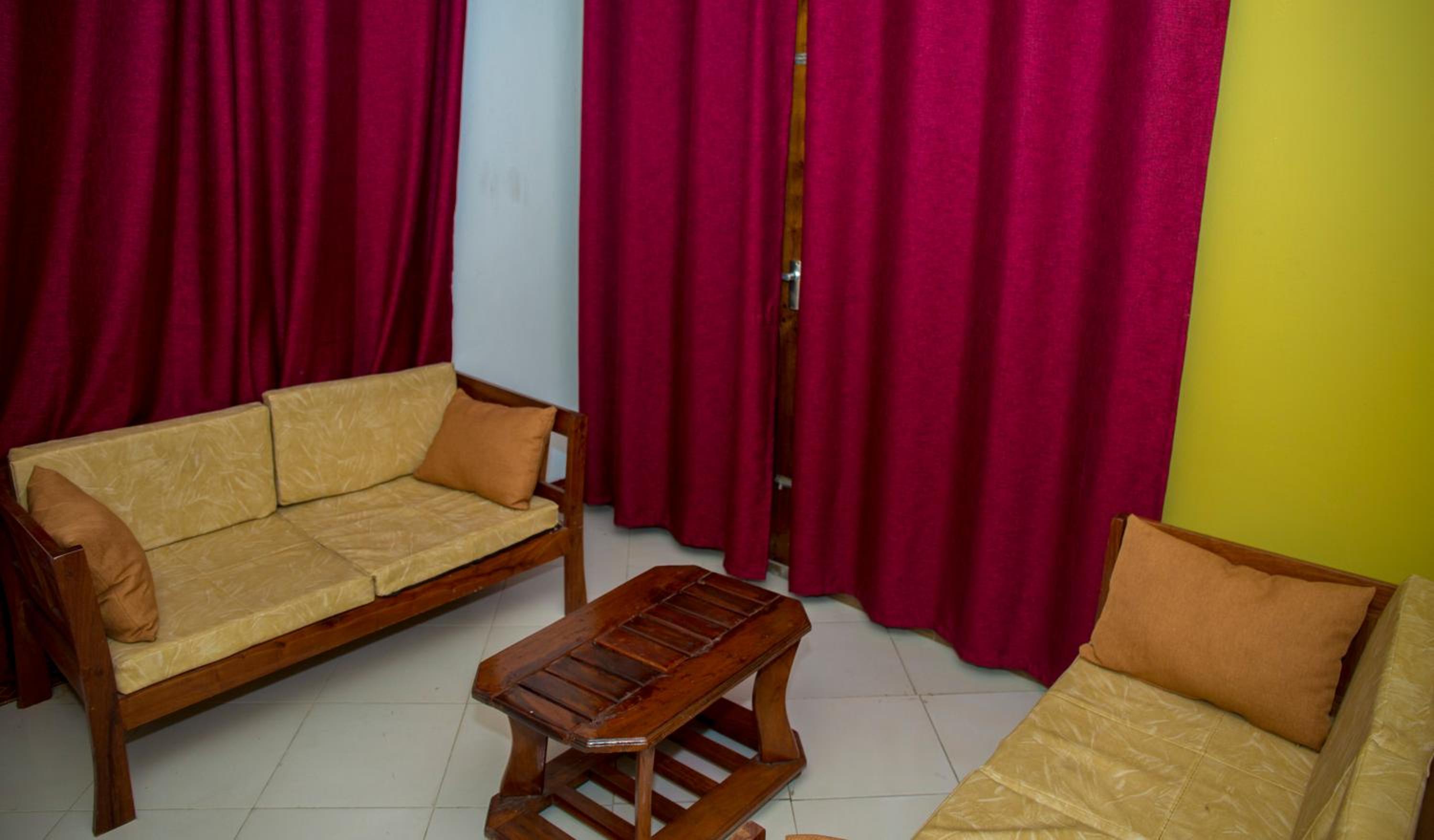 One-Bedroom Apartment photo 1