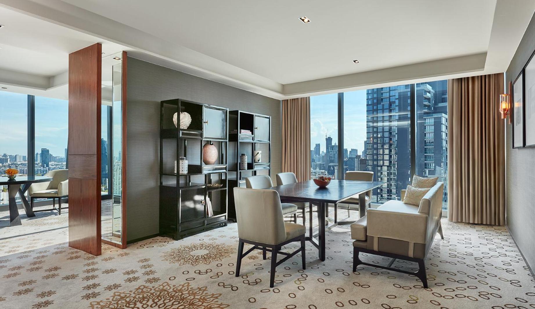 Premier King Suite