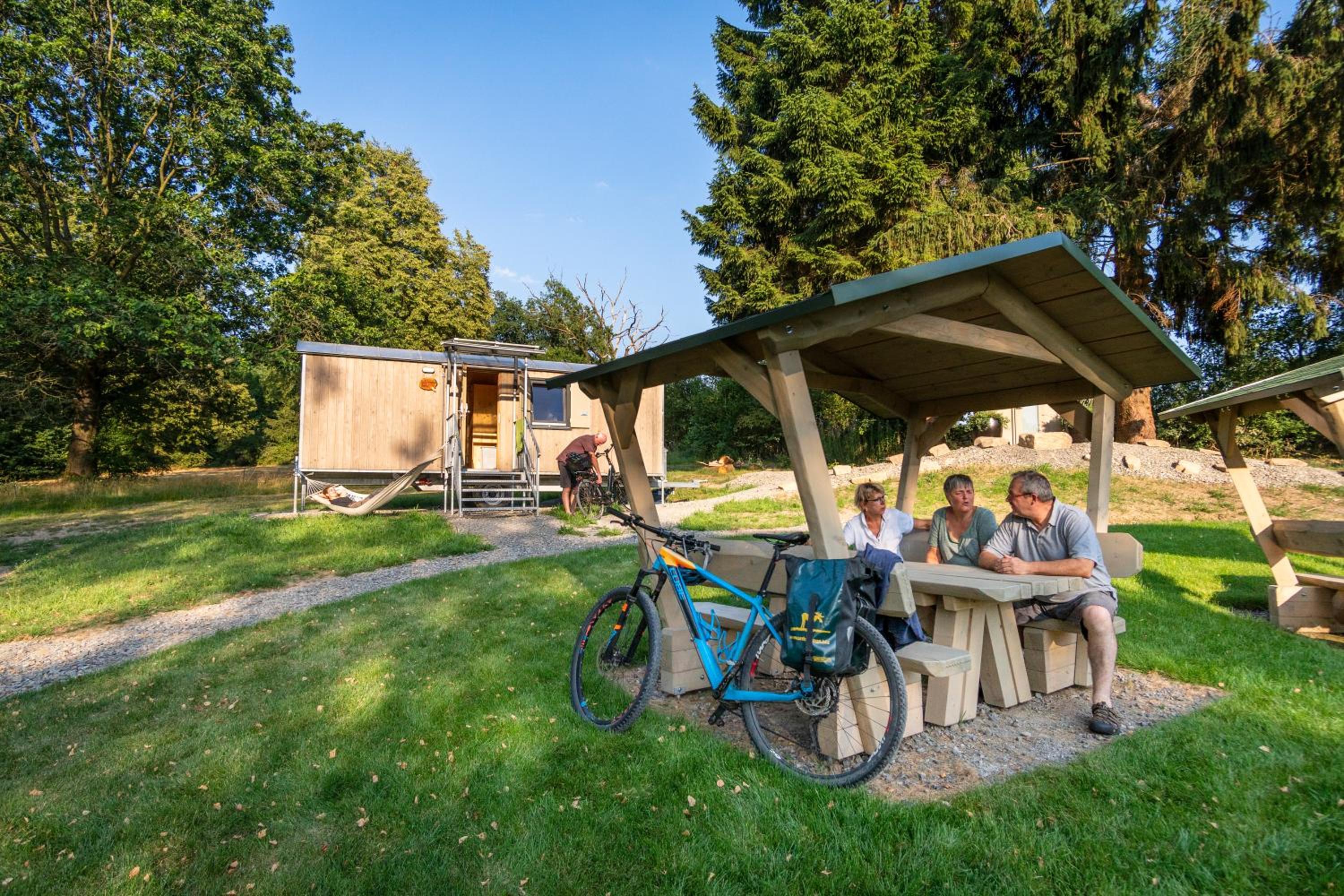 Mobile Home - Photo 5