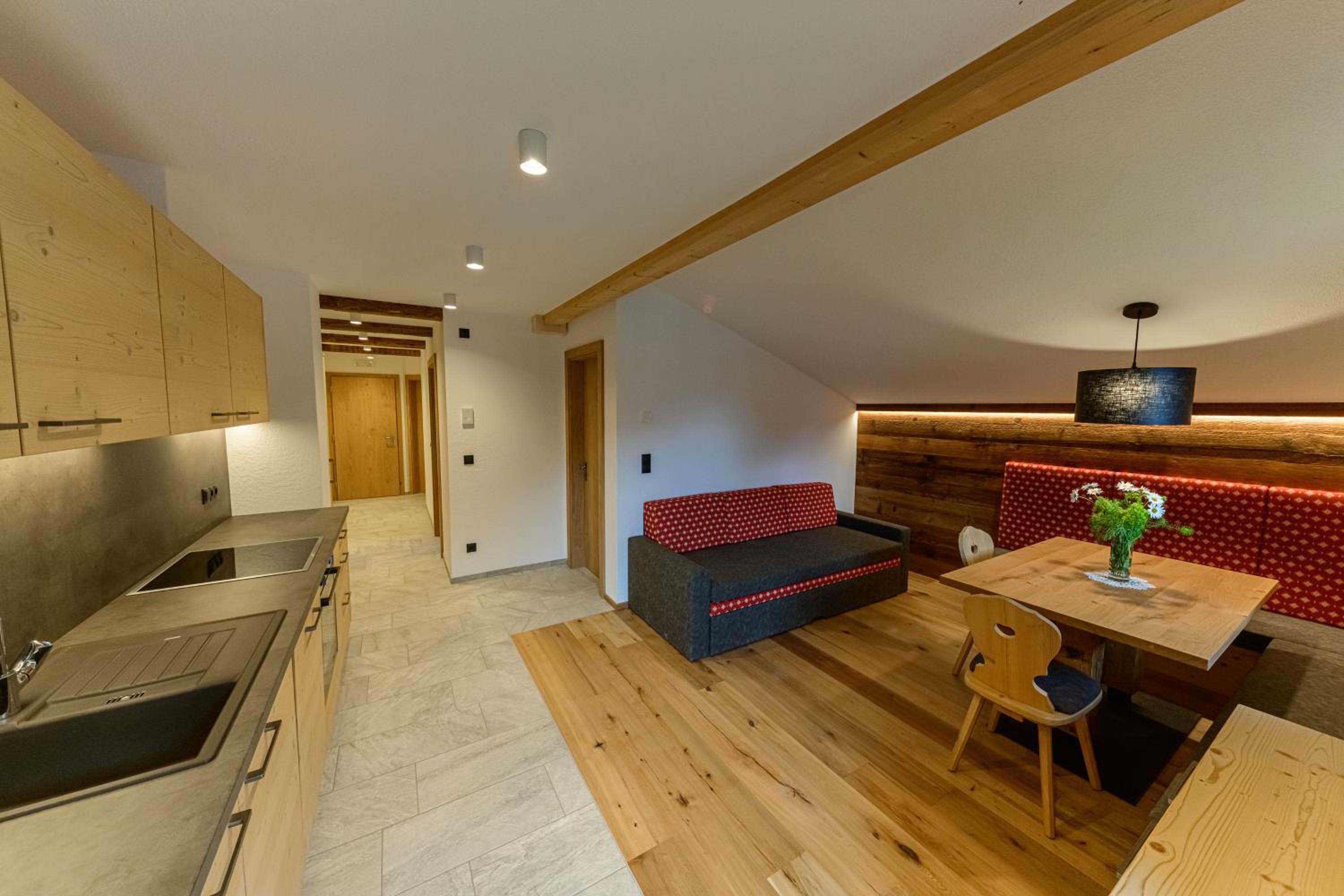 Apartment with Mountain View photo 2