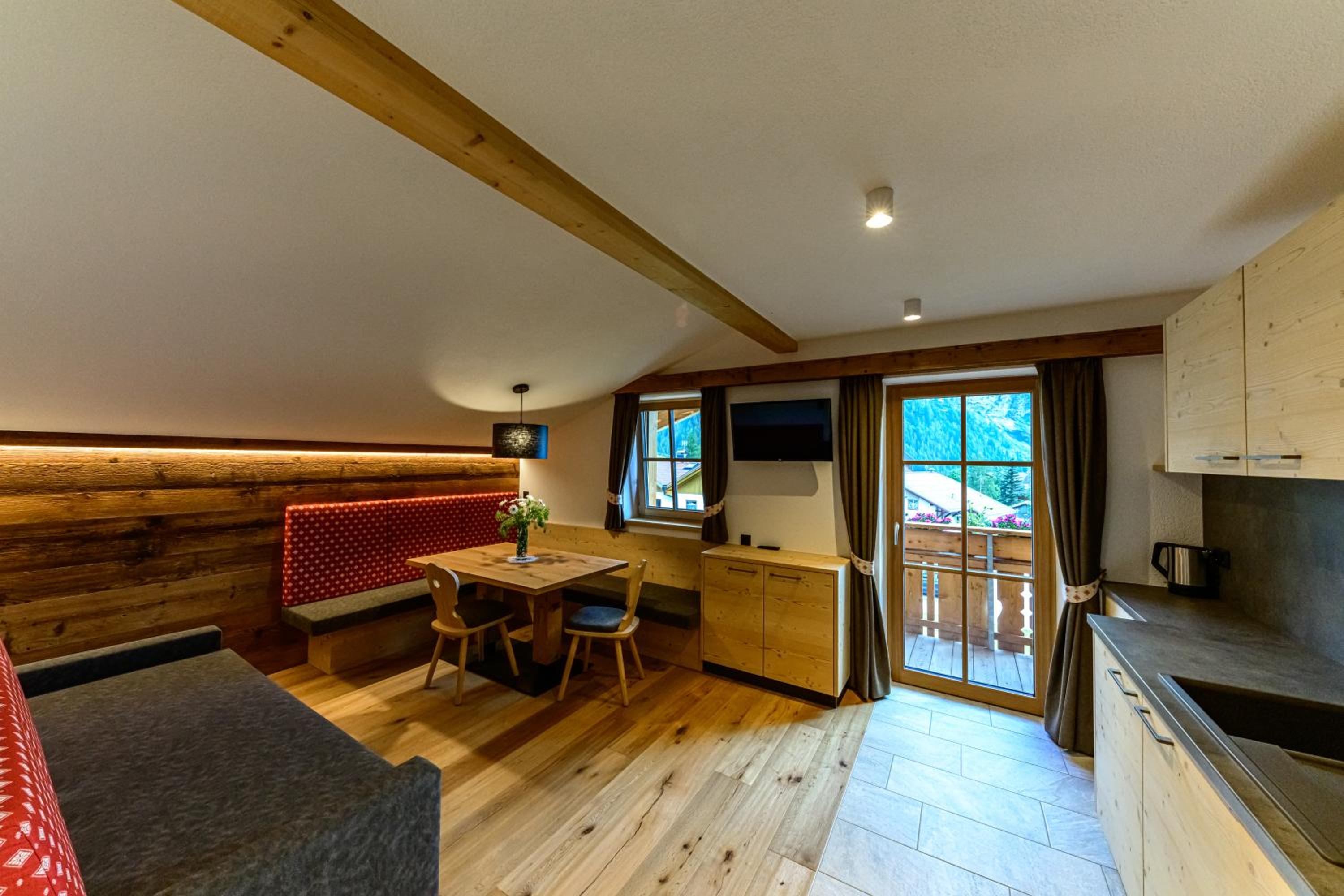 Apartment with Mountain View photo 1