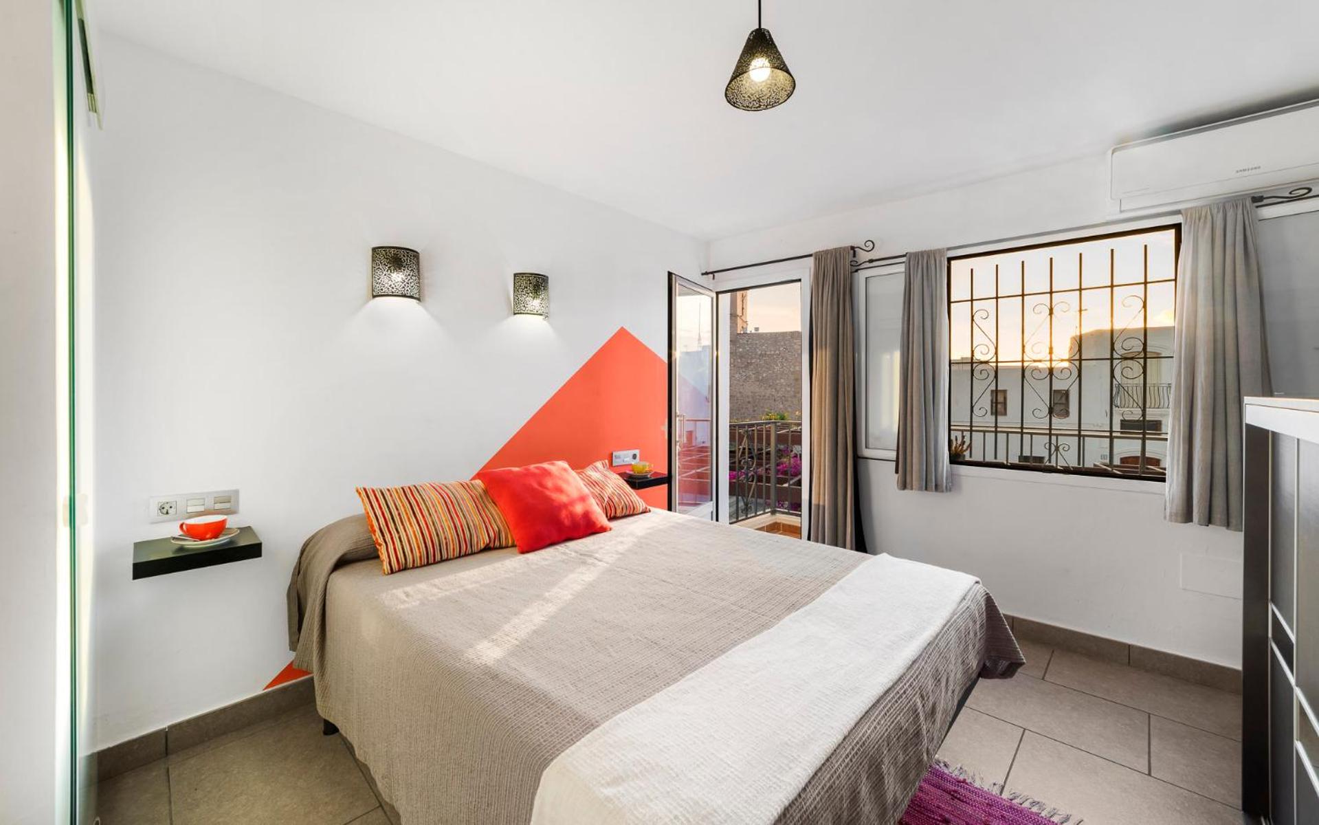 Double Room with Balcony - Photo 2