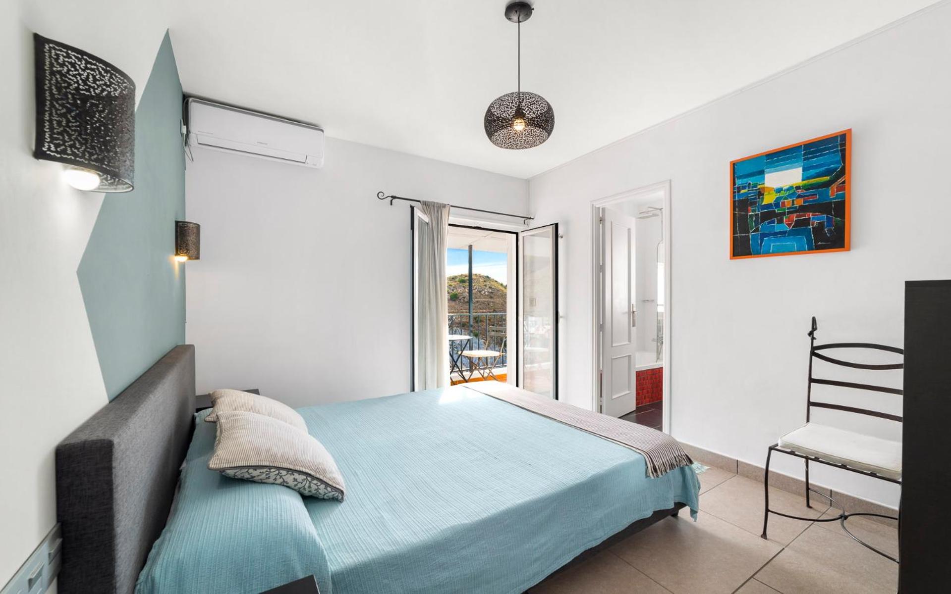 Double Room with Balcony - Photo 5