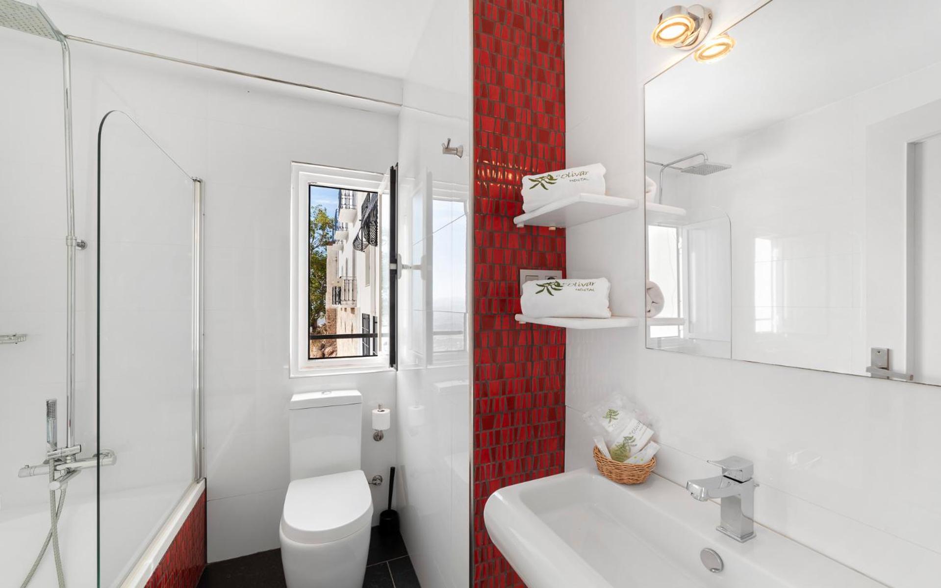 Double Room with Balcony - Photo 7