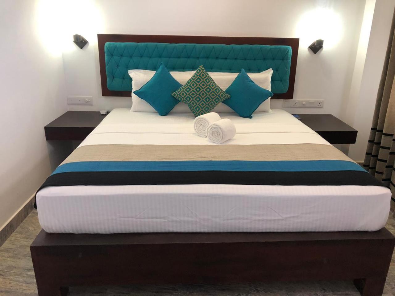 Standard Triple Room with City View