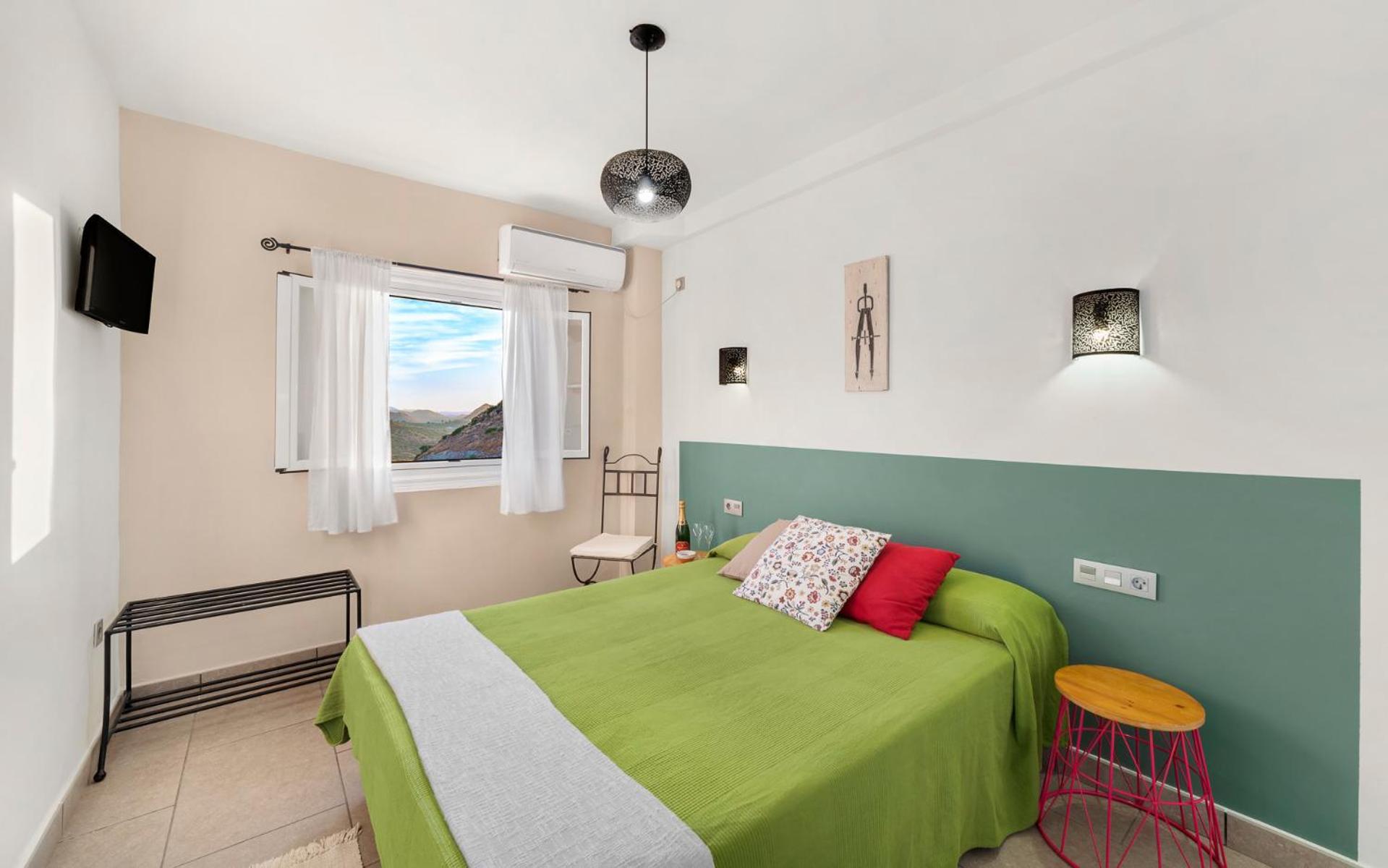 Double Room with Mountain View - Photo 4