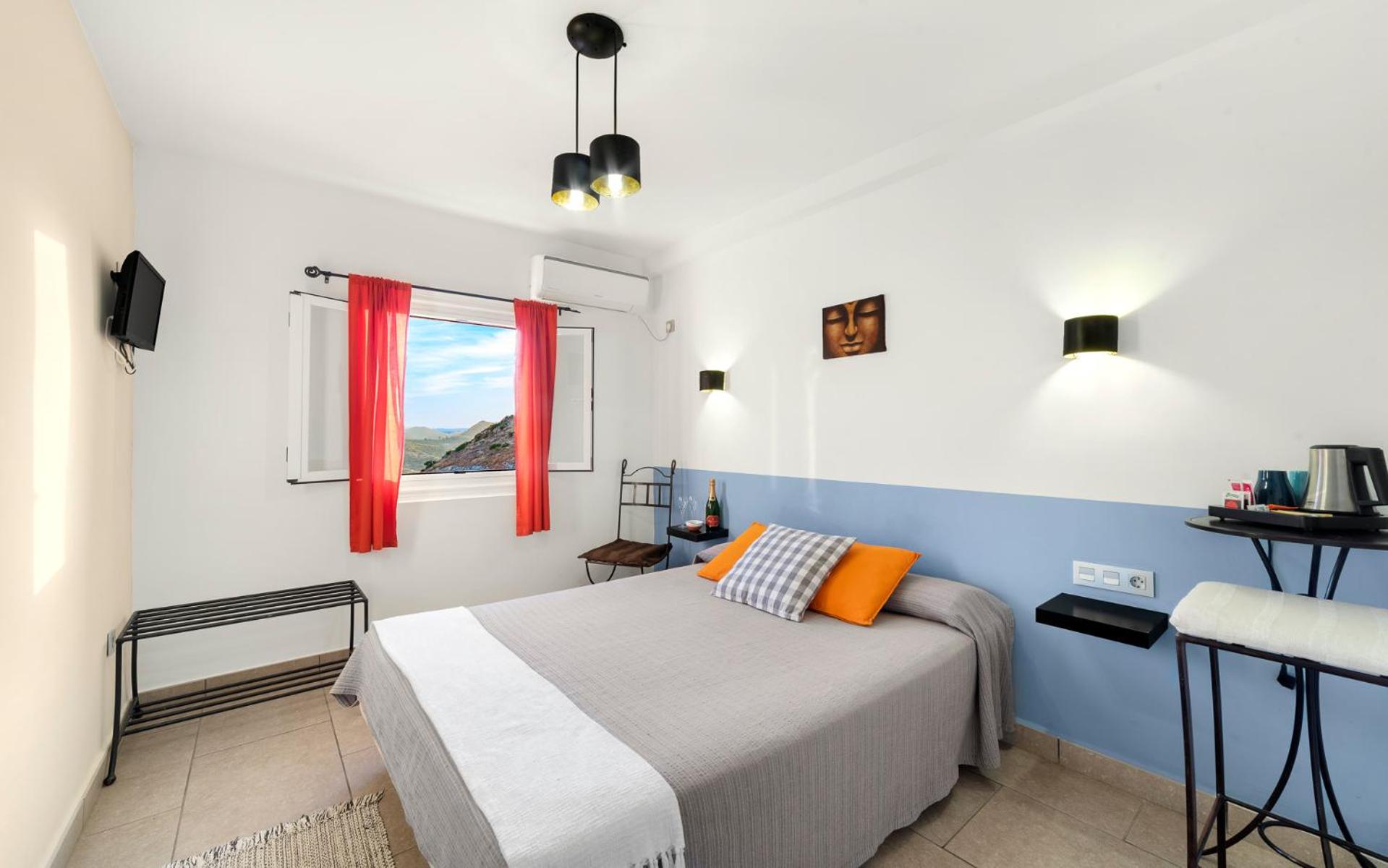 Double Room with Mountain View - Photo 3