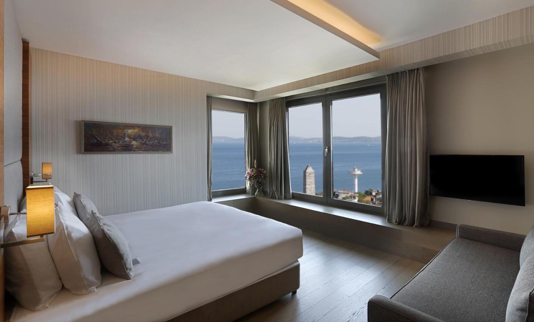 Double or Twin Room with Sea View thumbnail 6