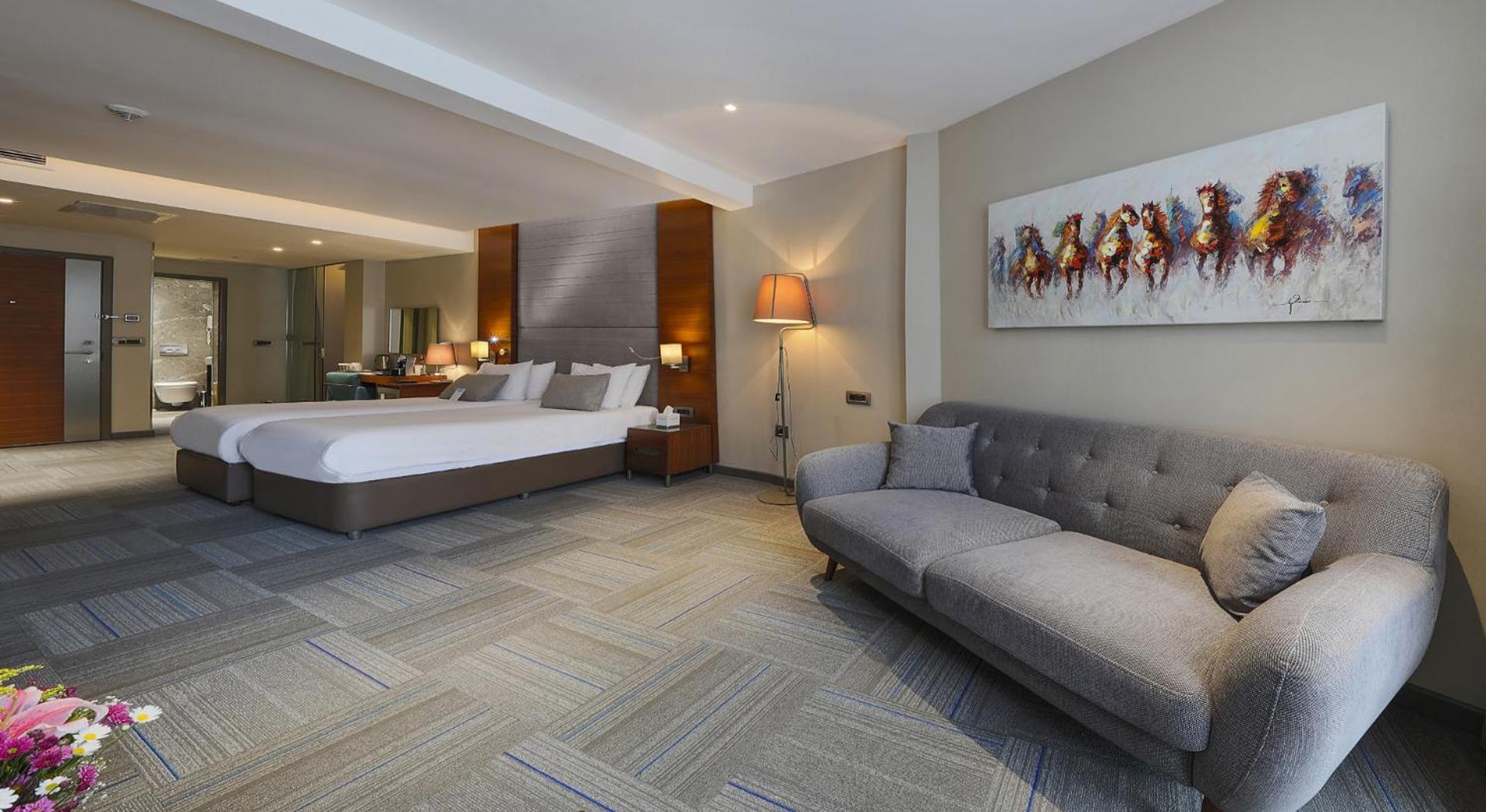 Corner Deluxe Room