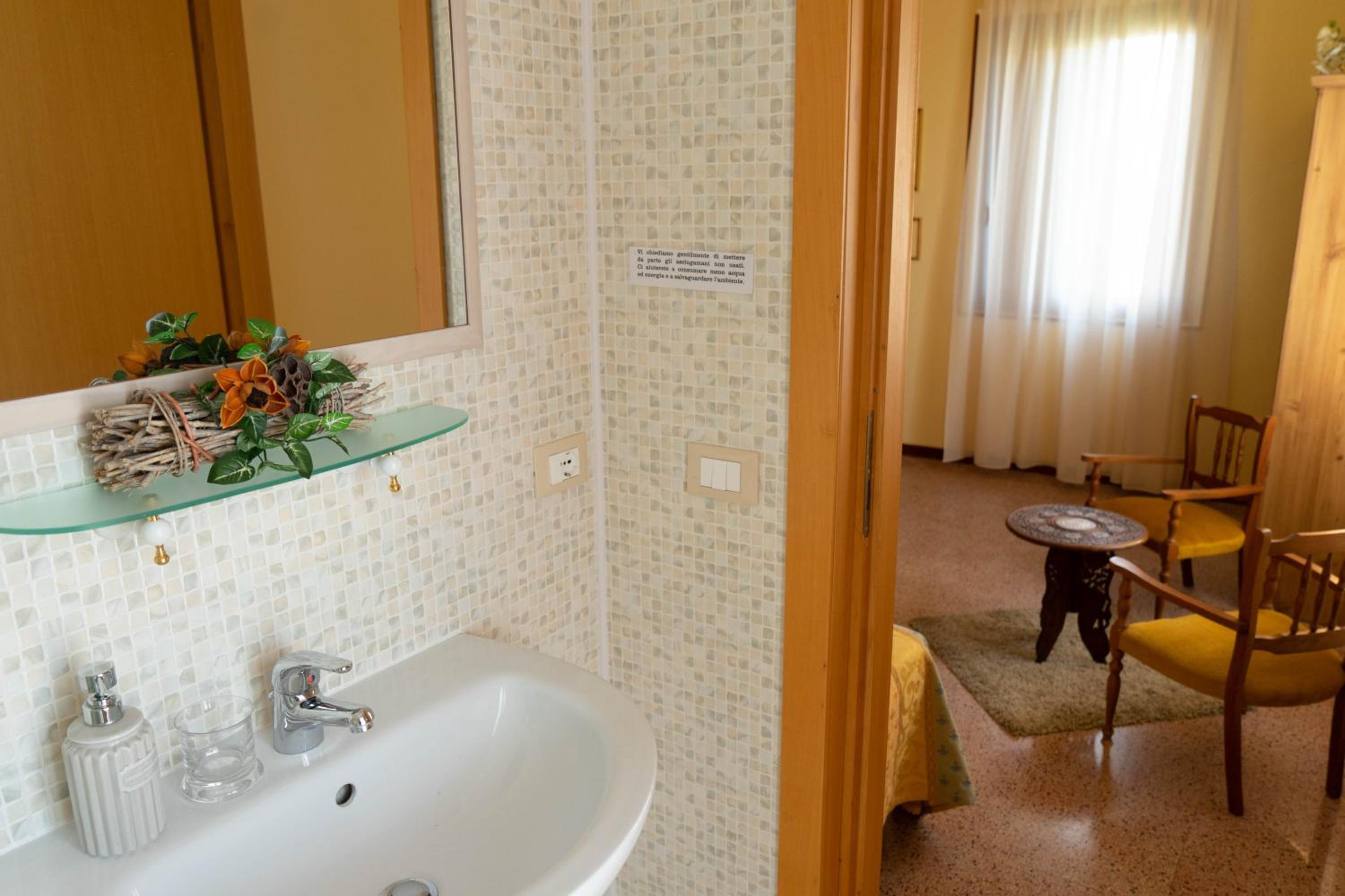 Double or Twin Room with Terrace photo 3