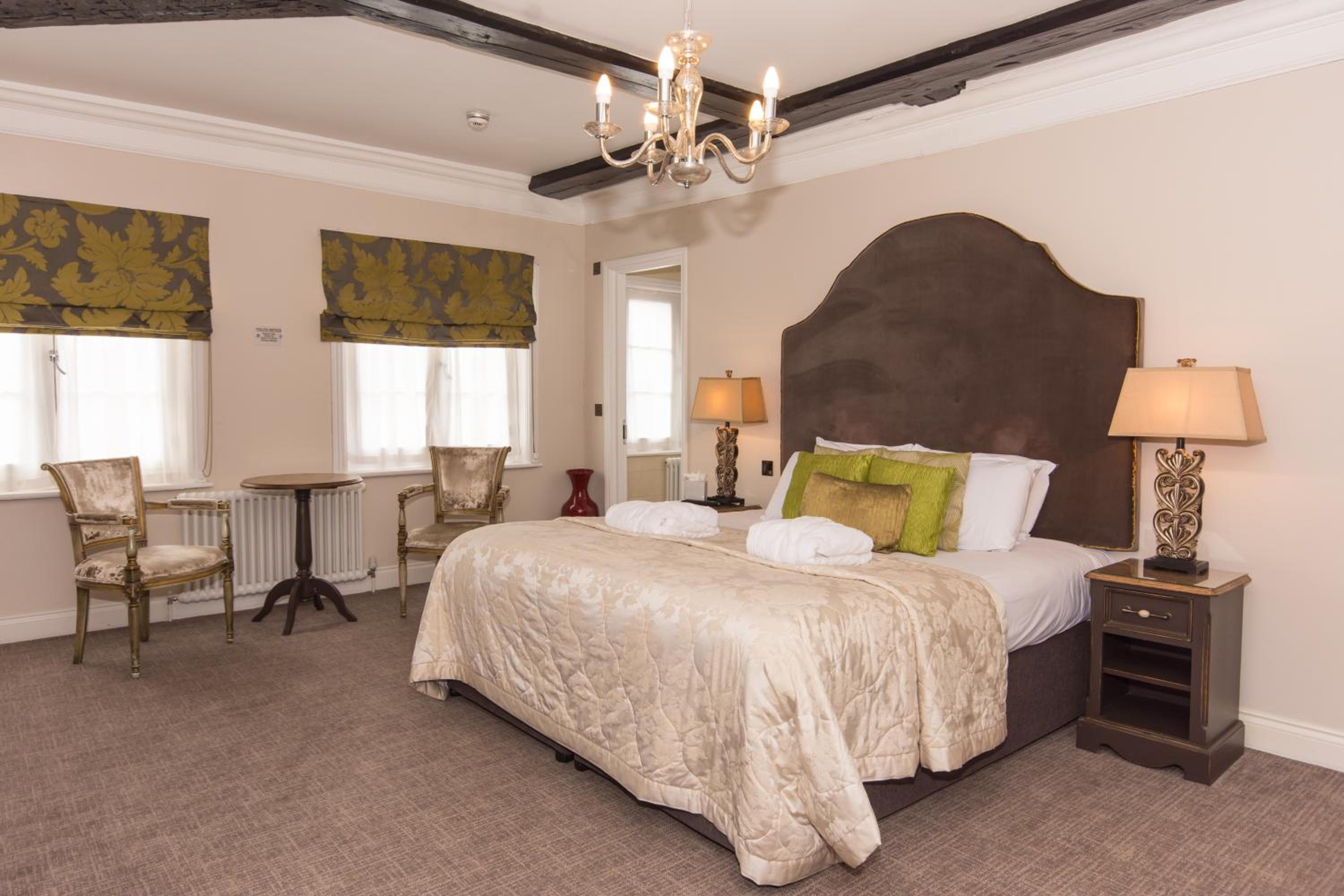 Feature Double Room - Photo 8