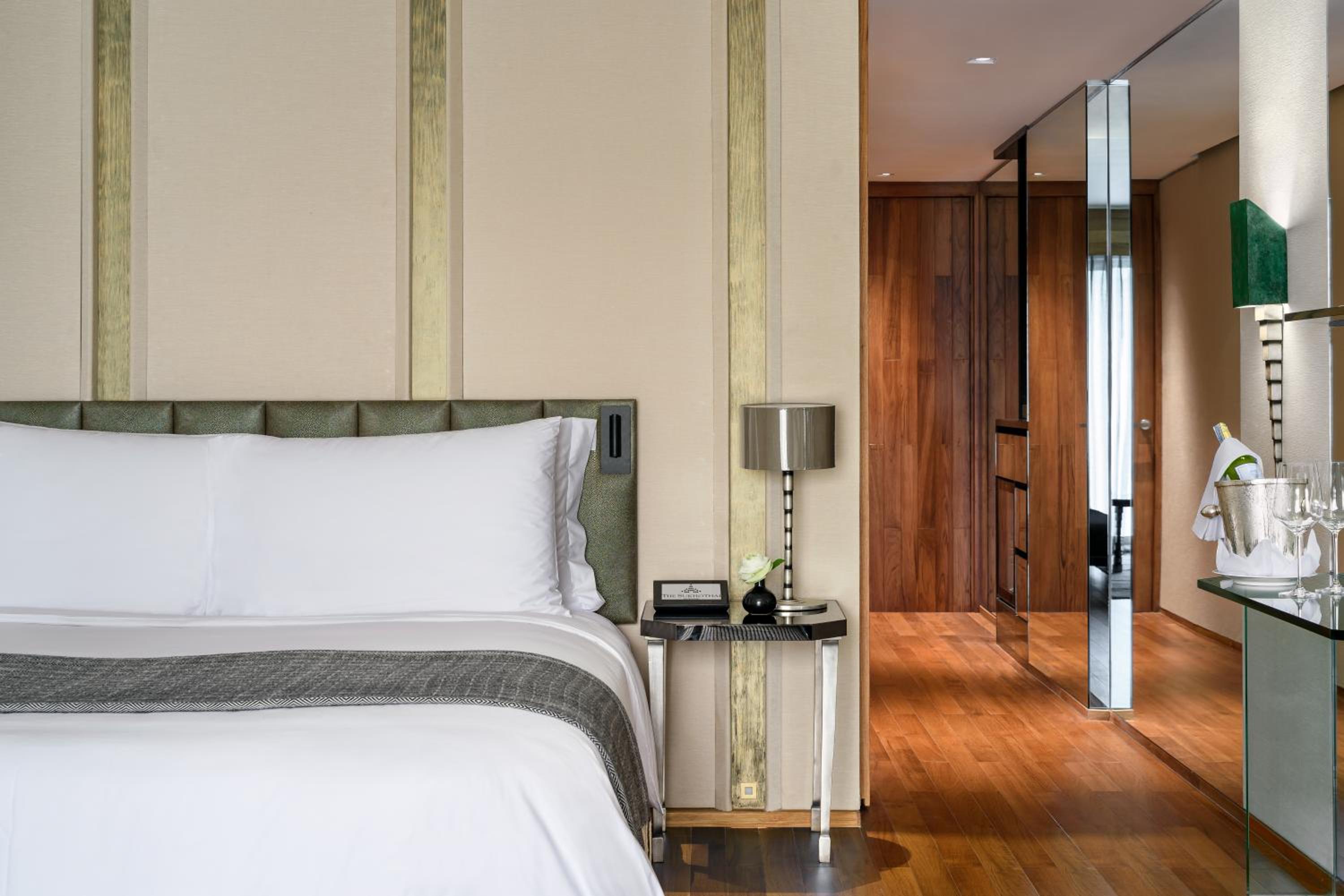 Club King Room