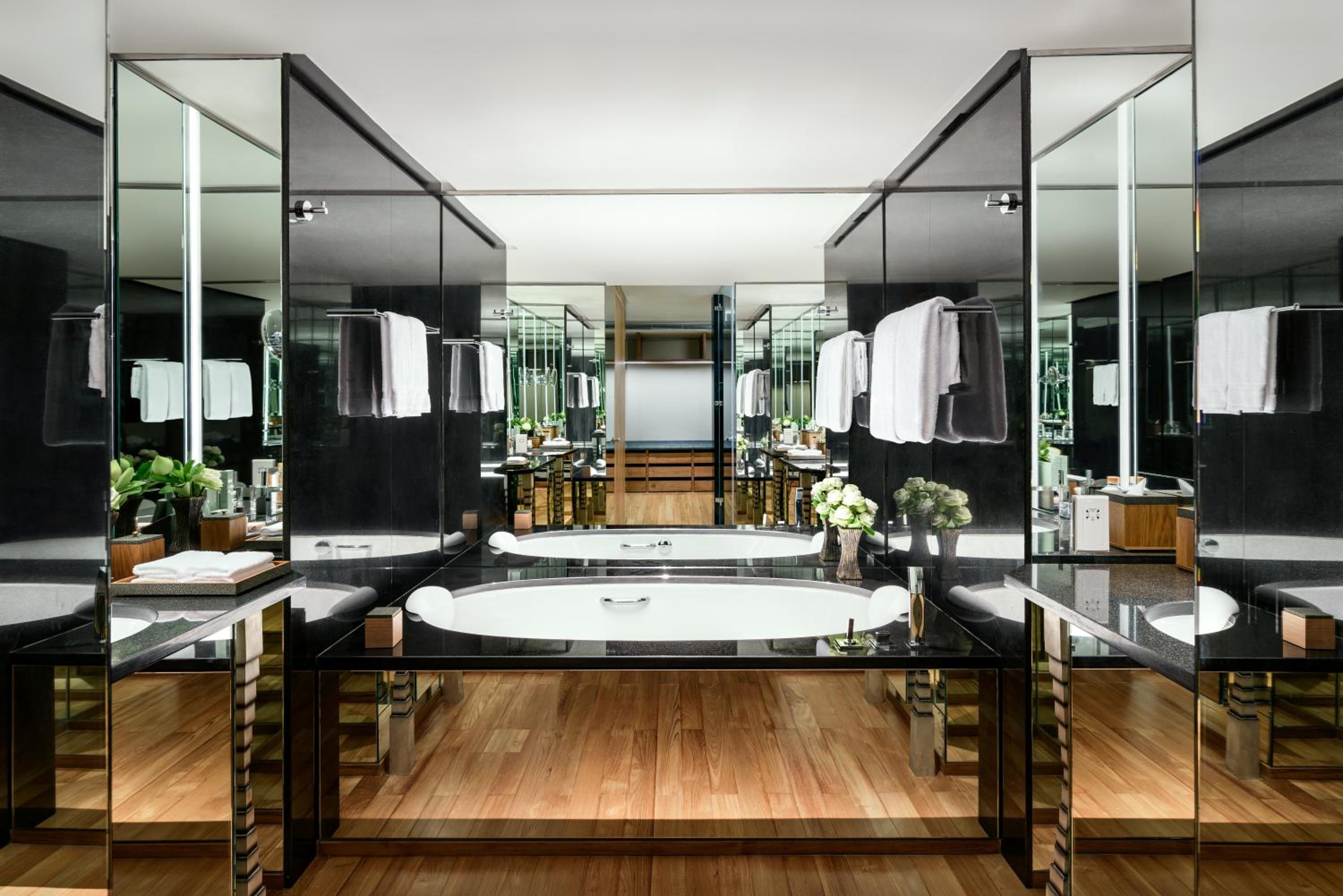Deluxe Suite with Club Benefit
