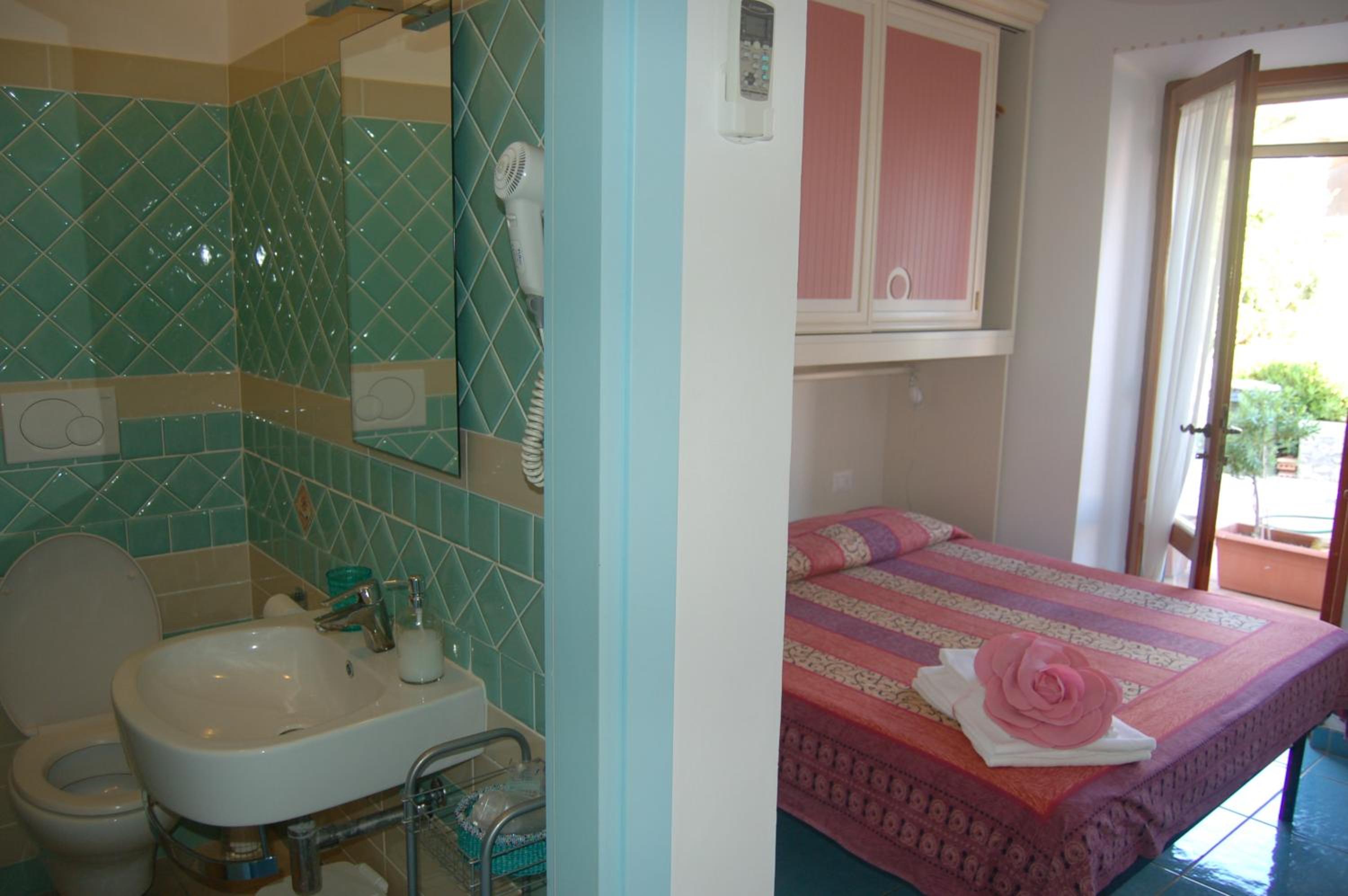 Queen Room with Garden View photo 2