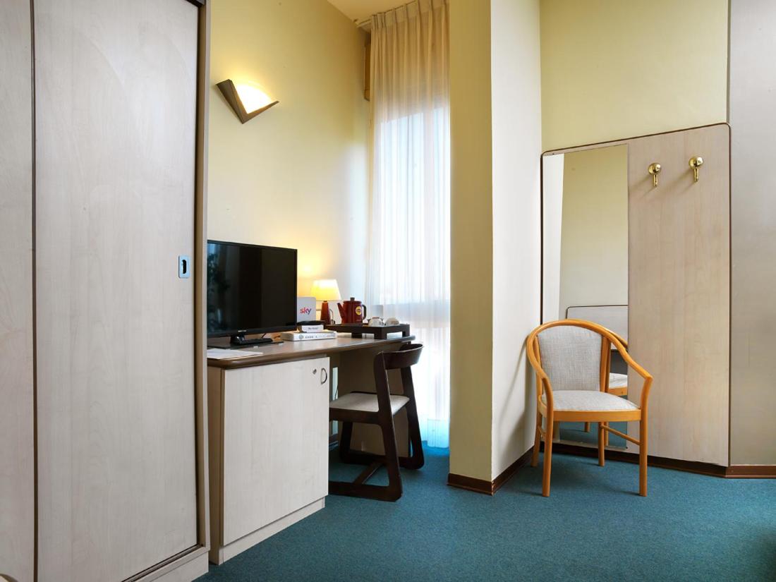 Deluxe Double or Twin Room photo 2
