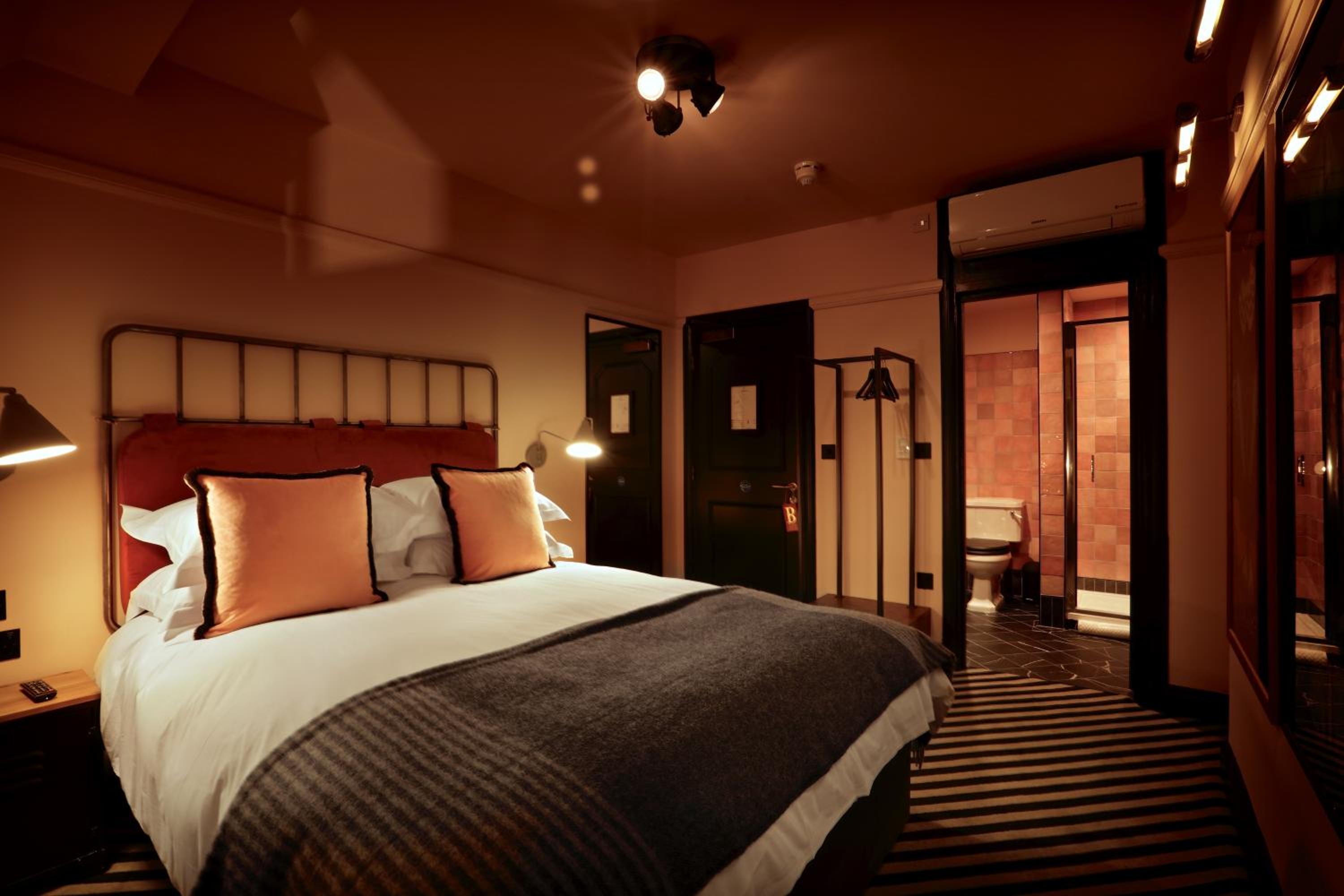 Standard King Room photo 1