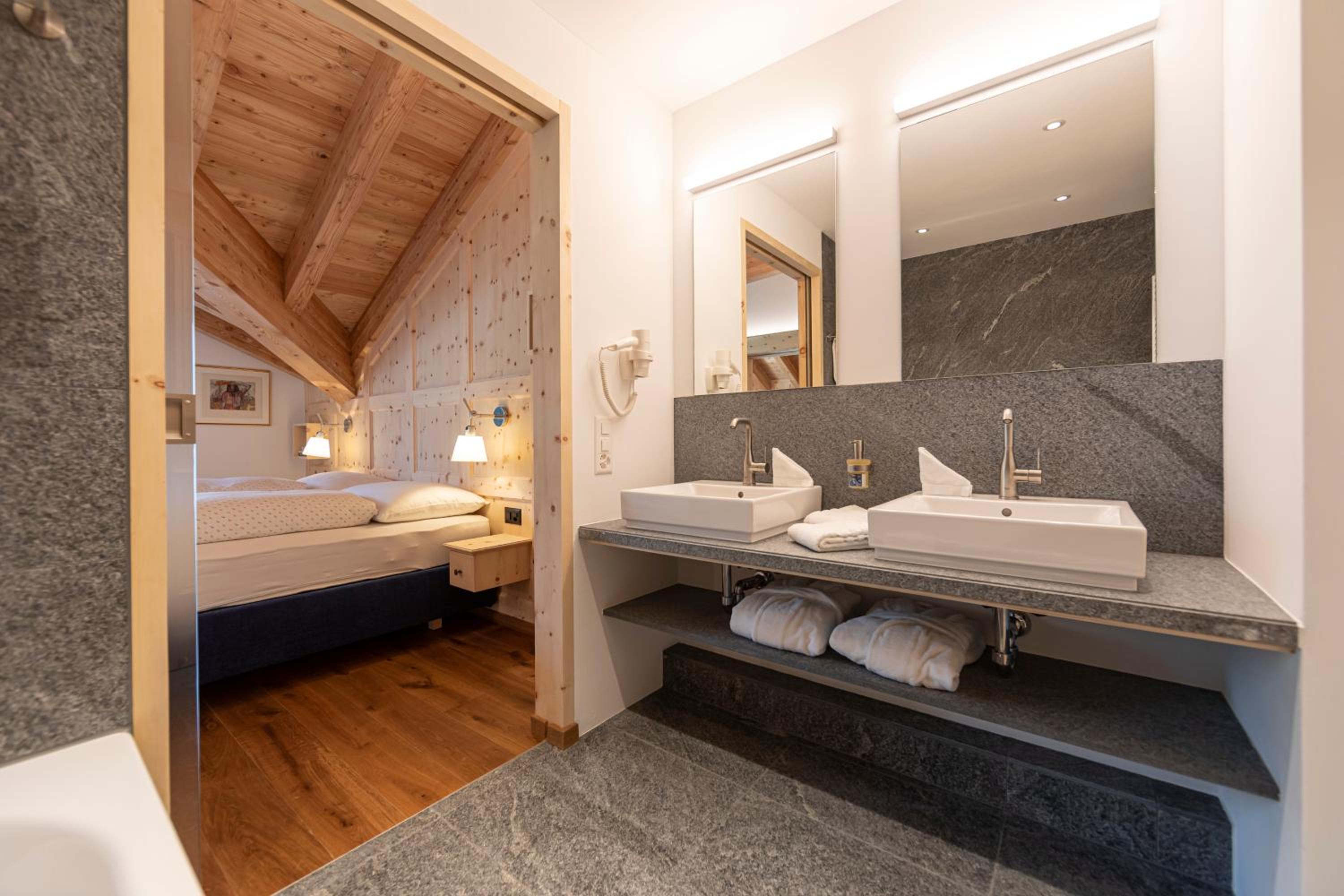 Suite with Lake View photo 3