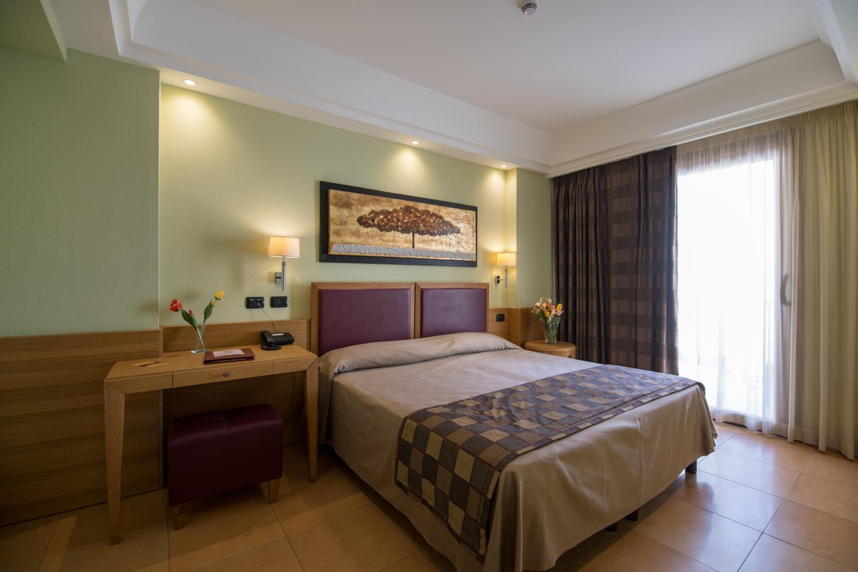 Standard Double or Twin Room - Photo 9