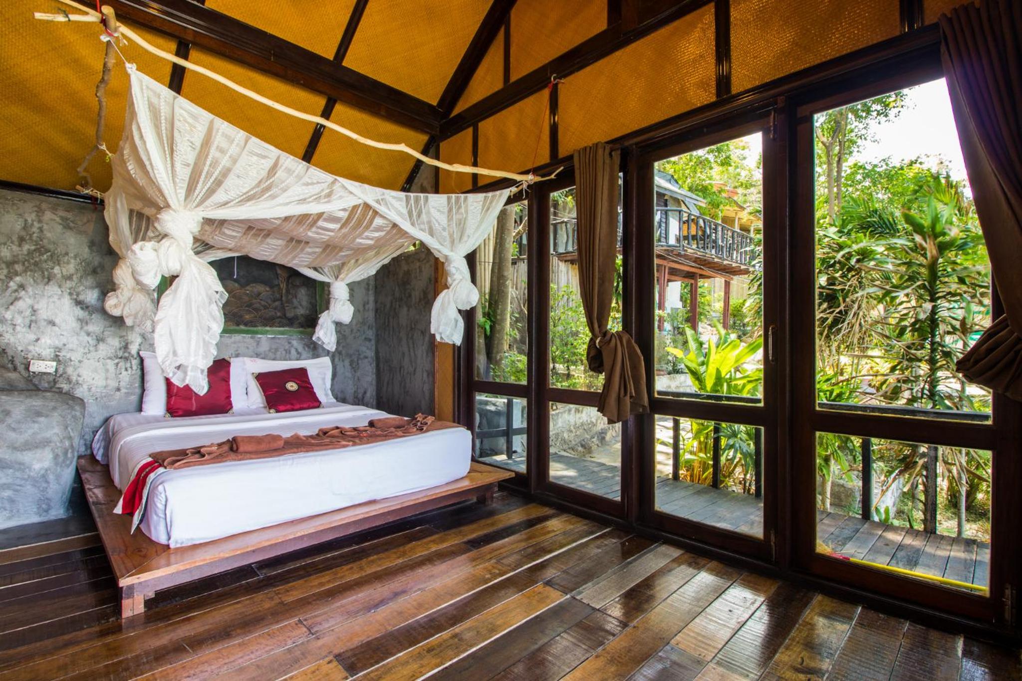 Bungalow with Sea View - Photo 2