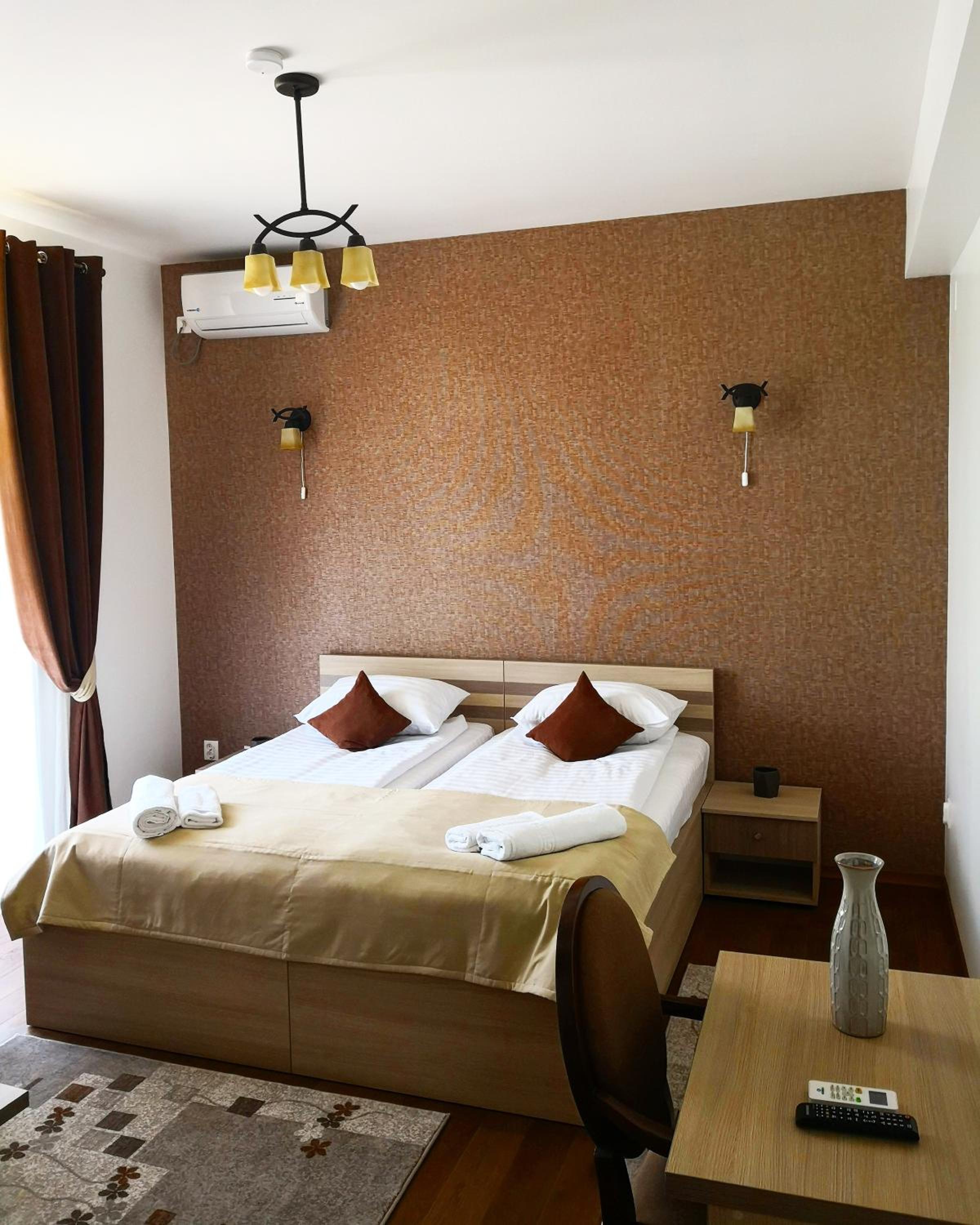 Double or Twin Room with Mountain View